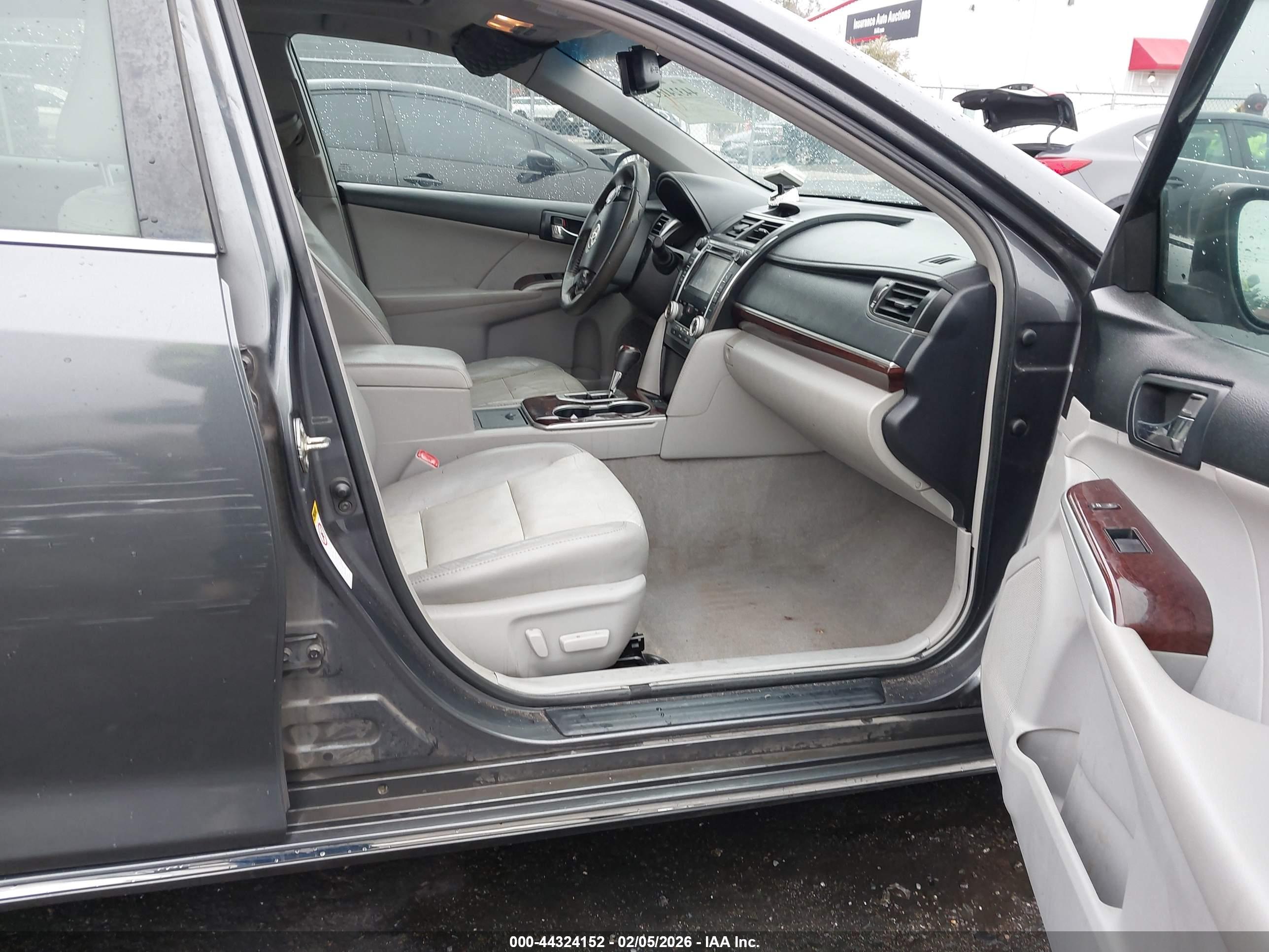 TOYOTA CAMRY image 5