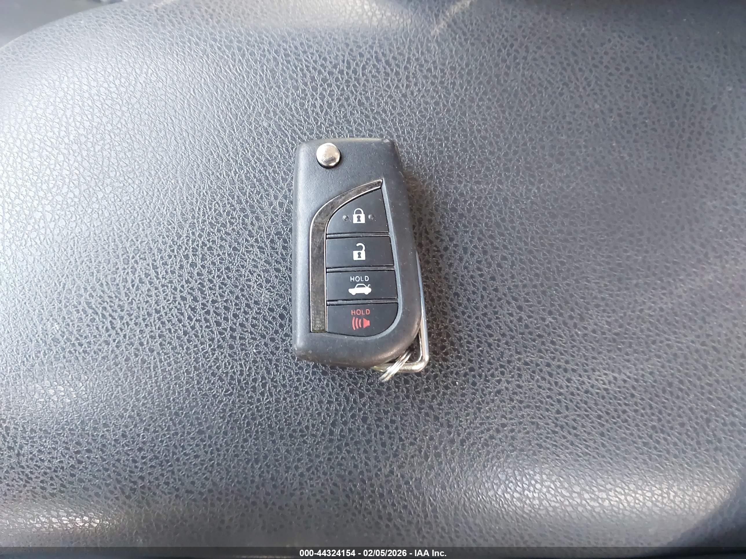 TOYOTA CAMRY image 11