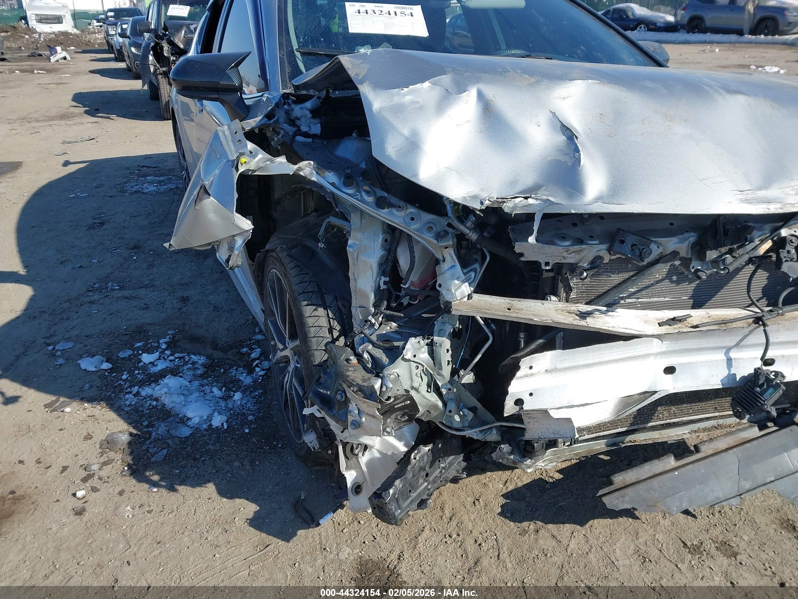 TOYOTA CAMRY image 6