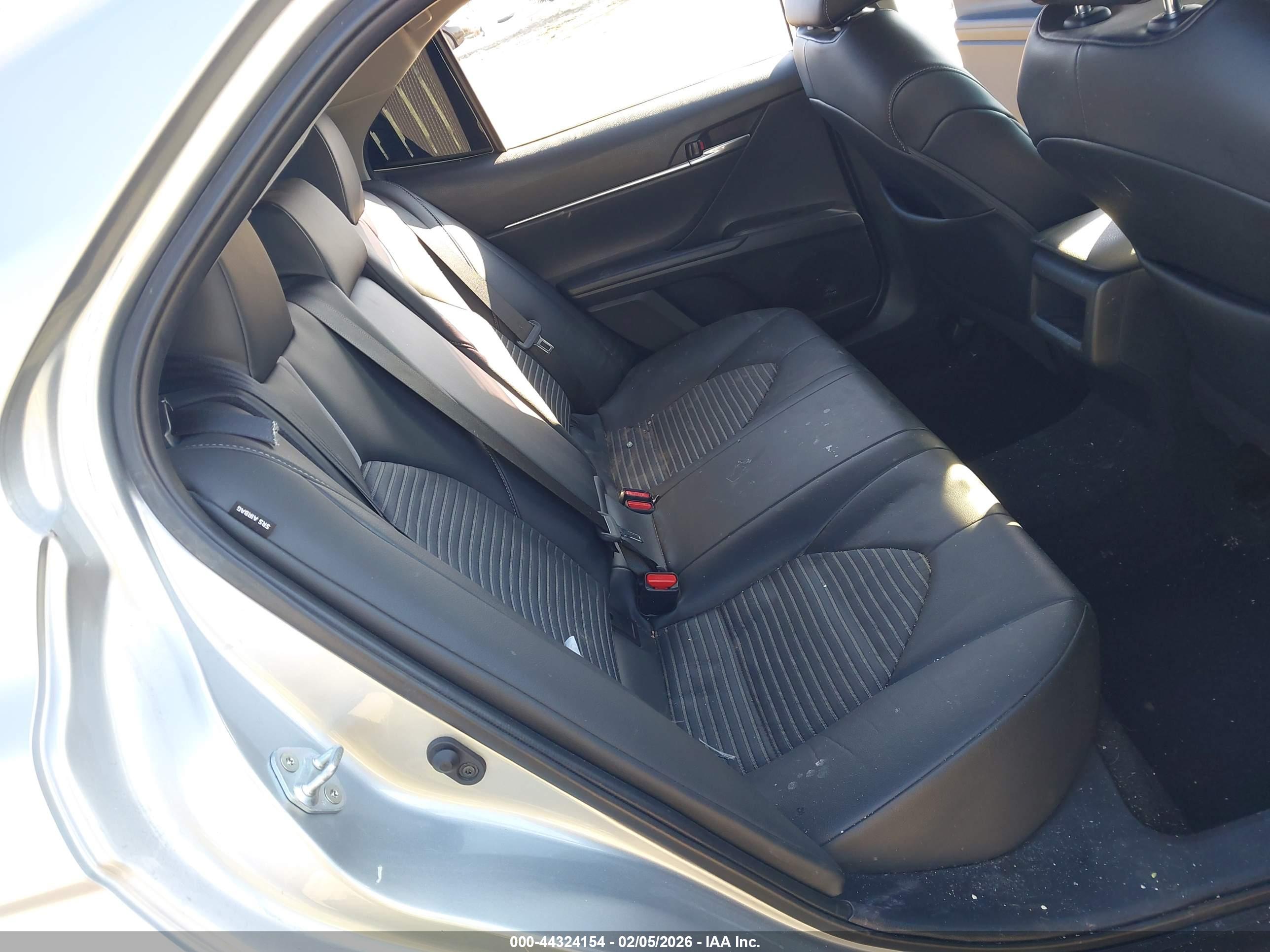 TOYOTA CAMRY image 8