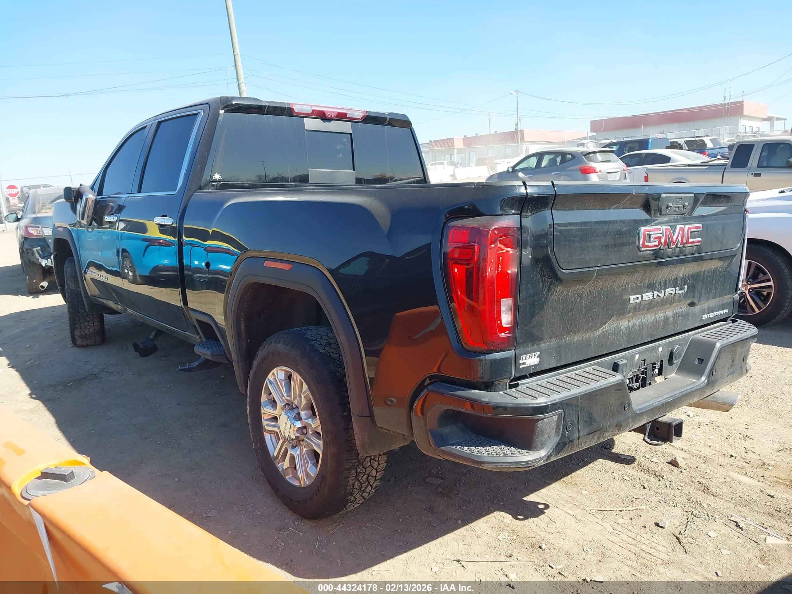 GMC SIERRA image 3