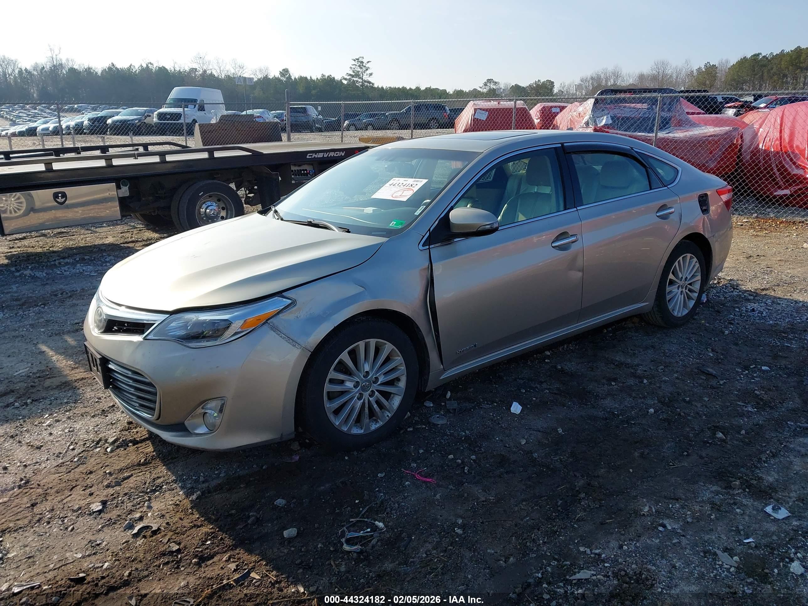 TOYOTA AVALON image 2