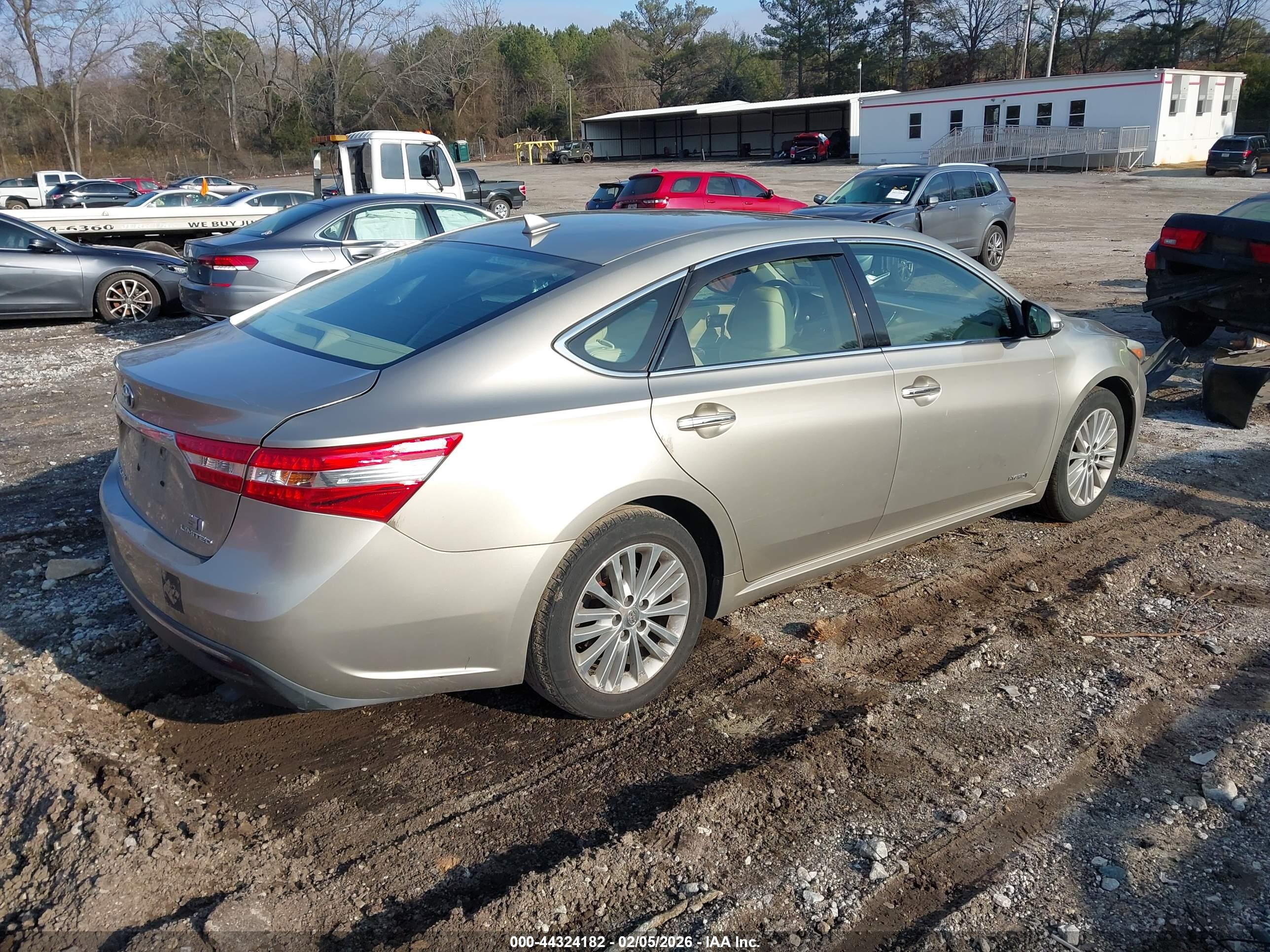 TOYOTA AVALON image 4