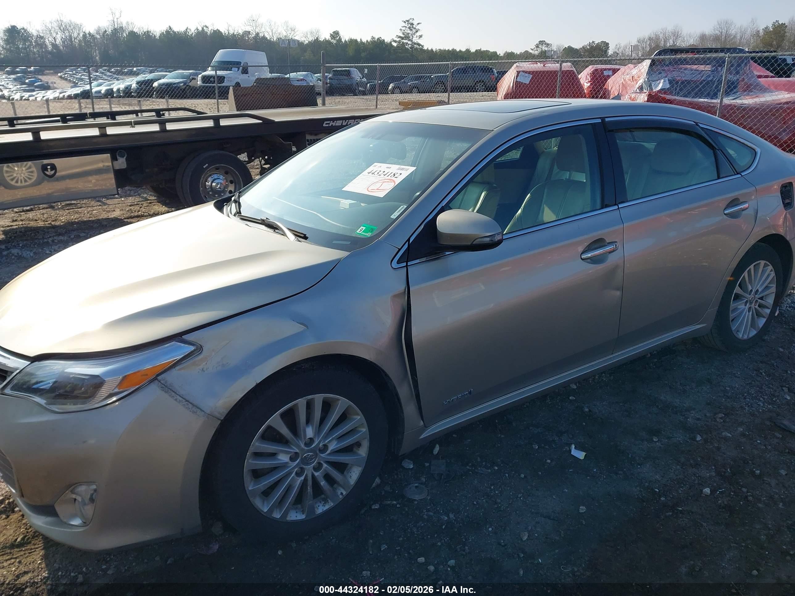 TOYOTA AVALON image 6