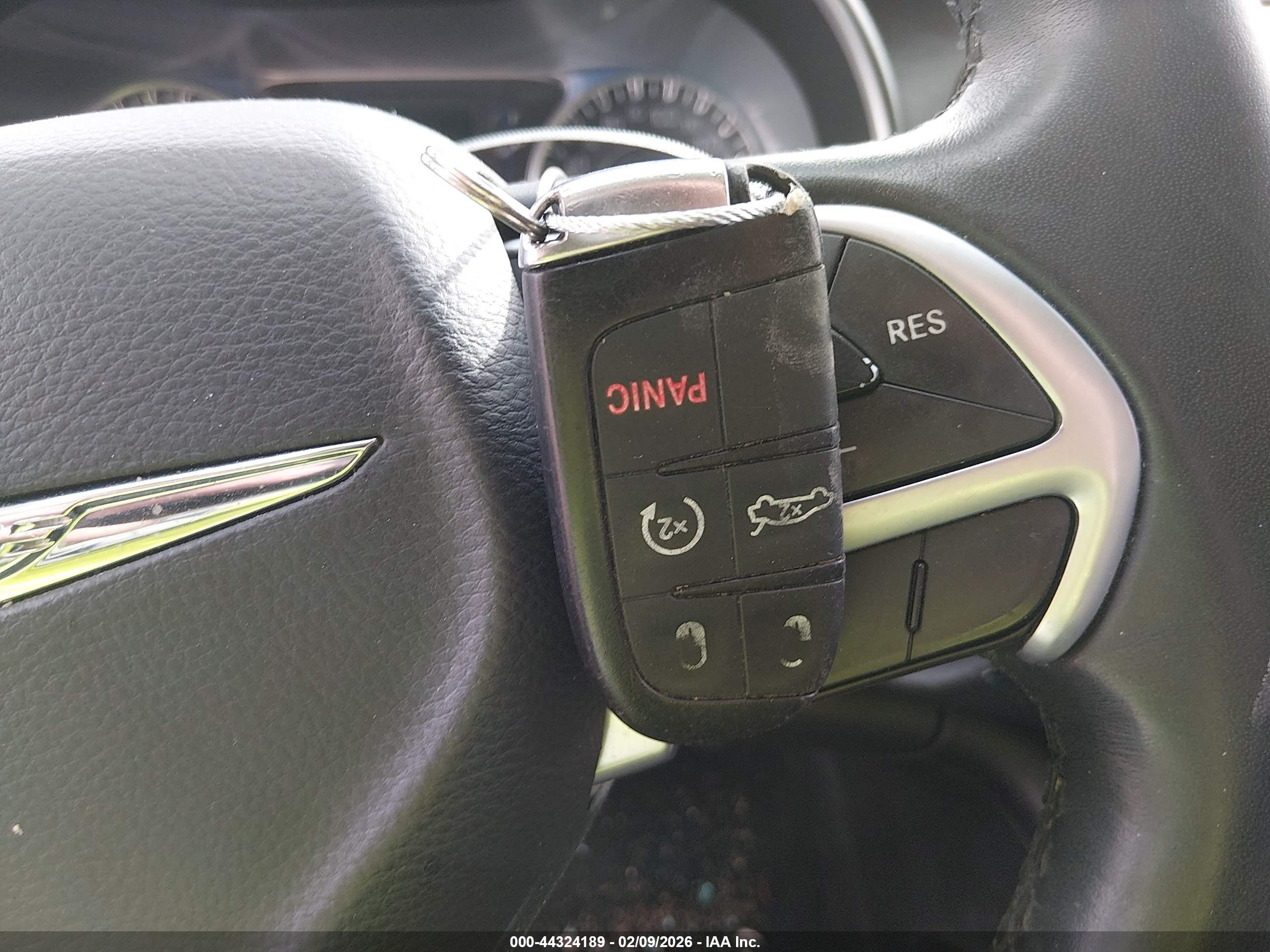 CHRYSLER 200 image 11