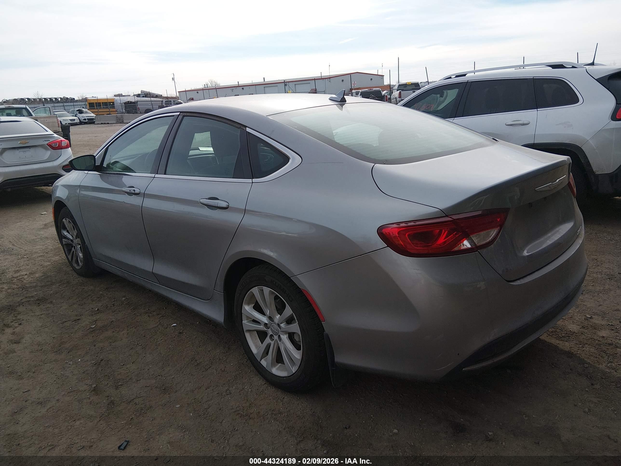 CHRYSLER 200 image 3