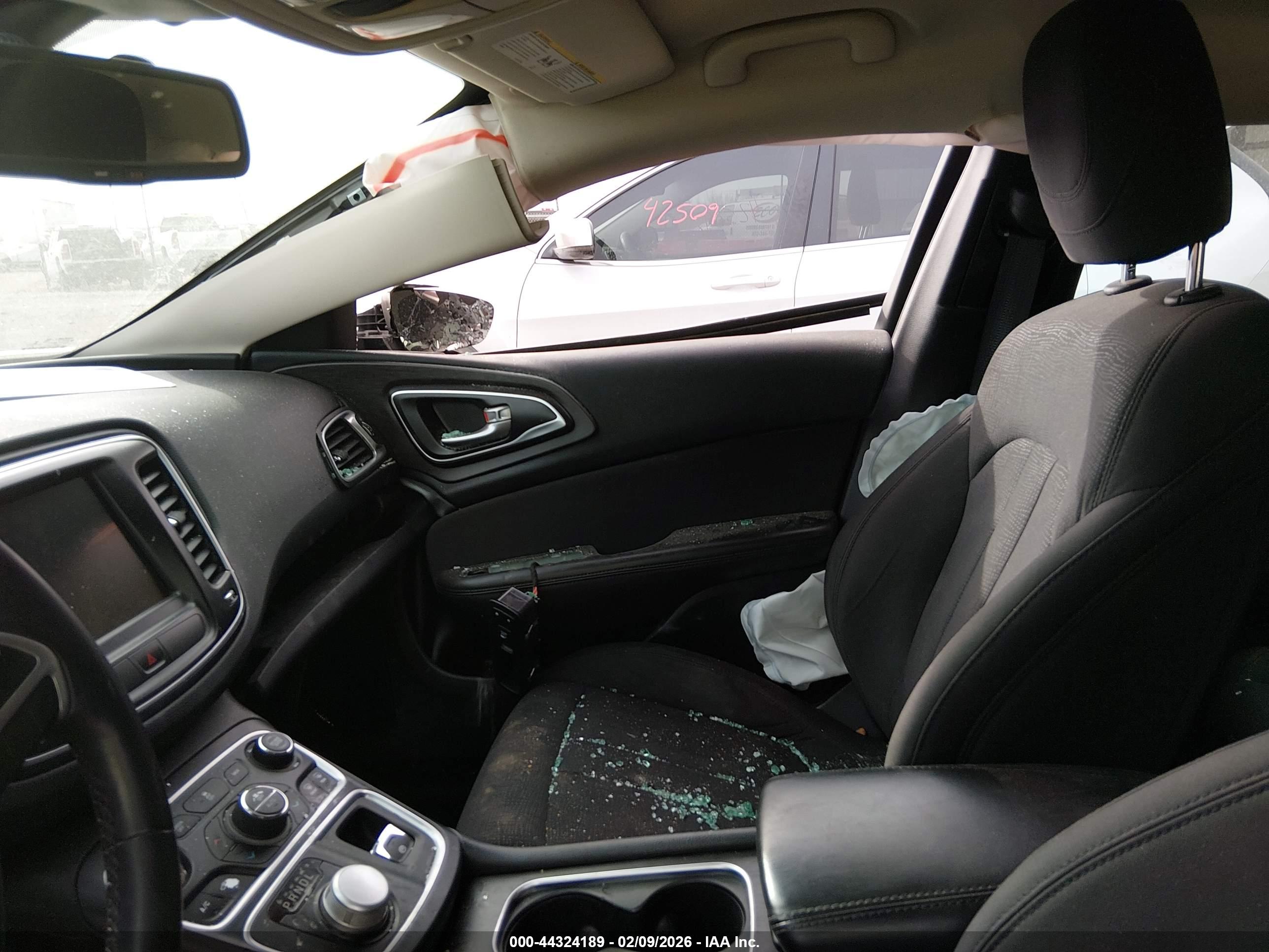 CHRYSLER 200 image 5
