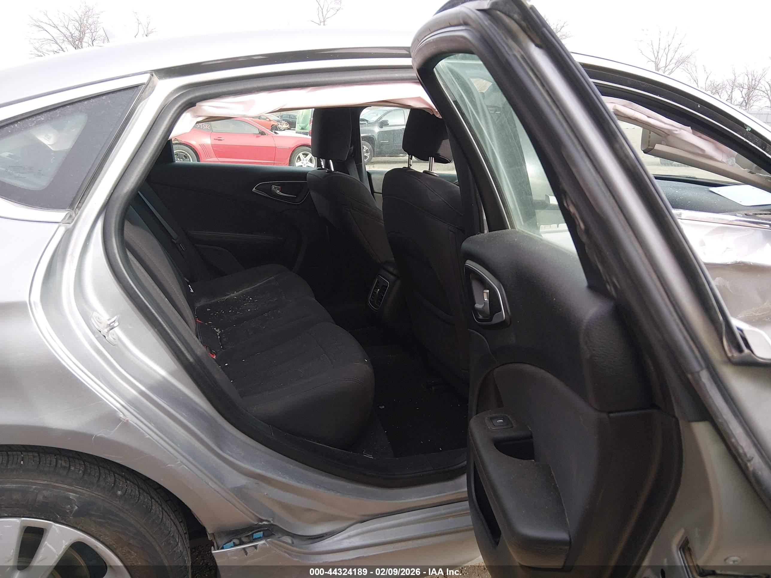 CHRYSLER 200 image 8