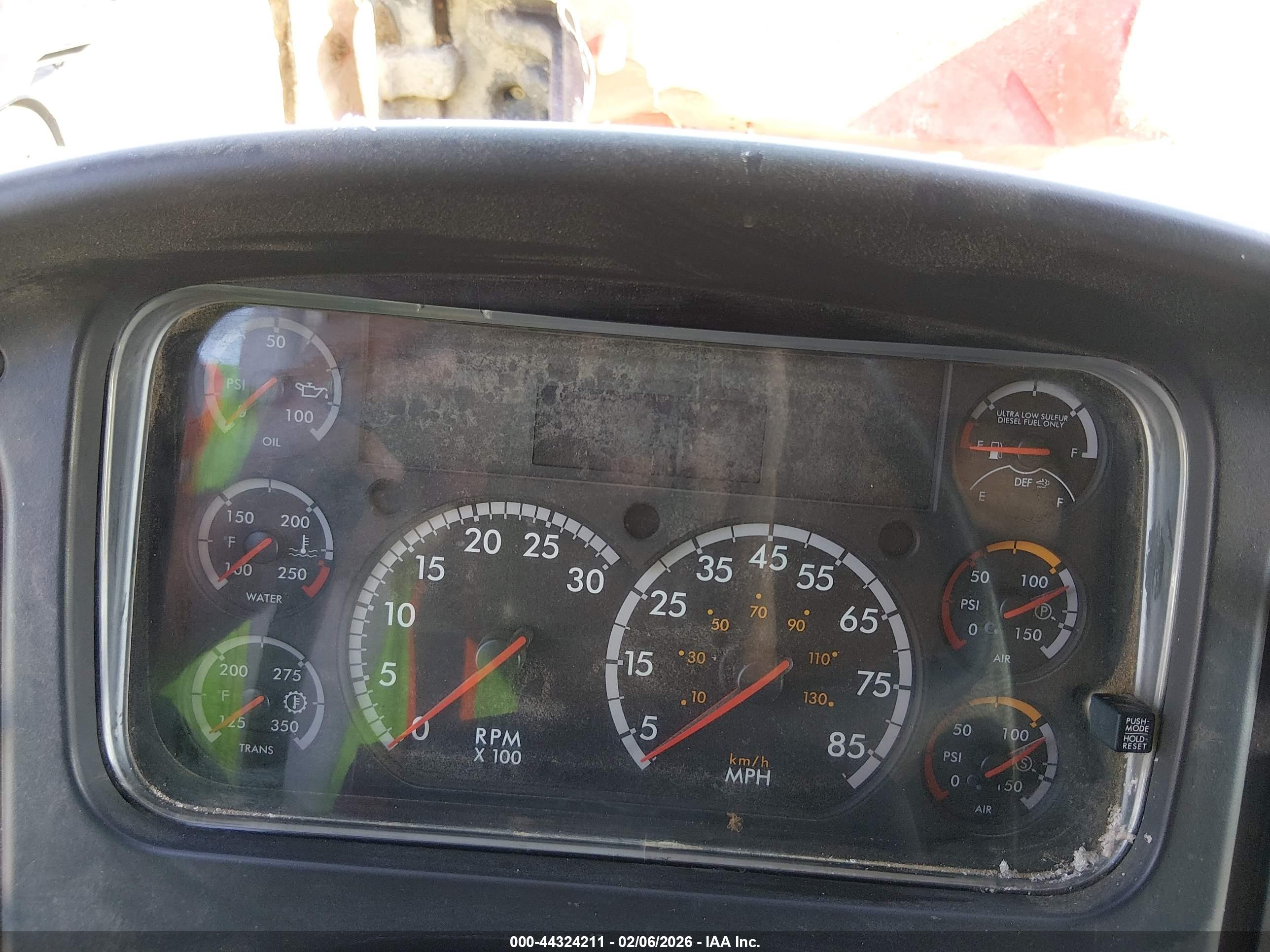 FREIGHTLINER M2 image 6