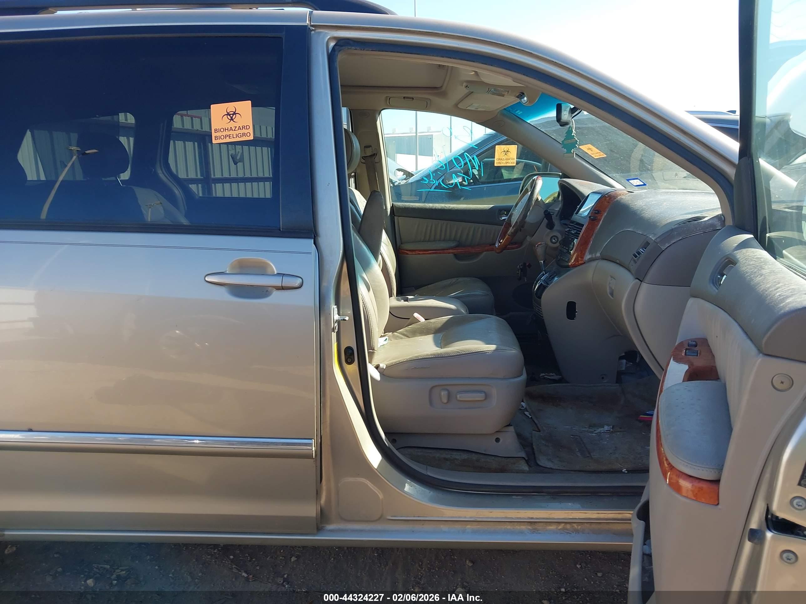 TOYOTA SIENNA image 5