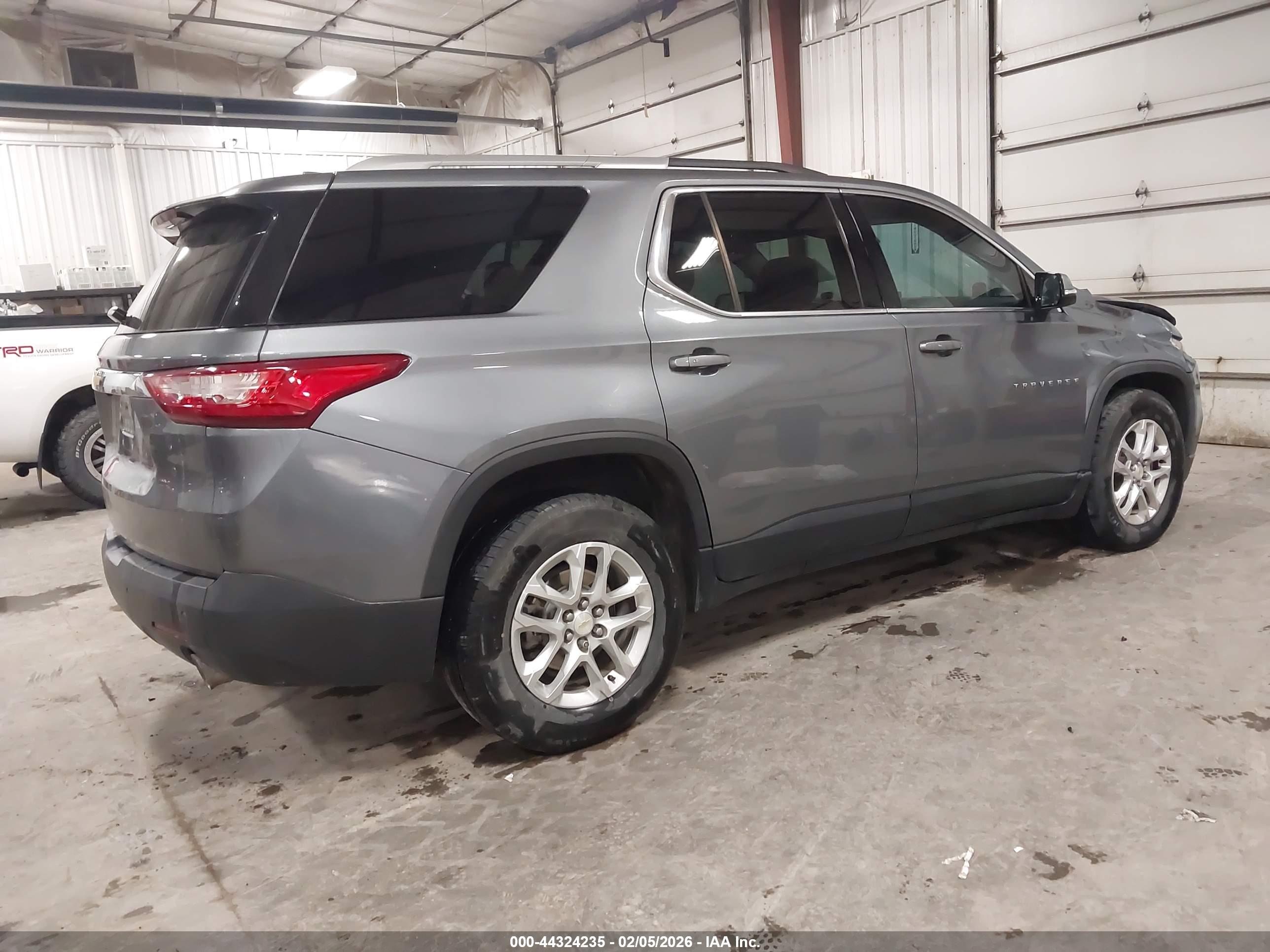 CHEVROLET TRAVERSE image 4