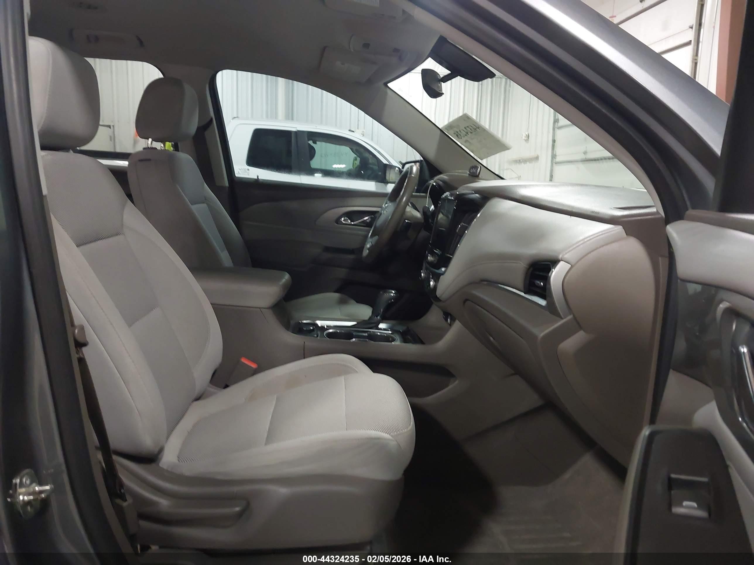 CHEVROLET TRAVERSE image 5