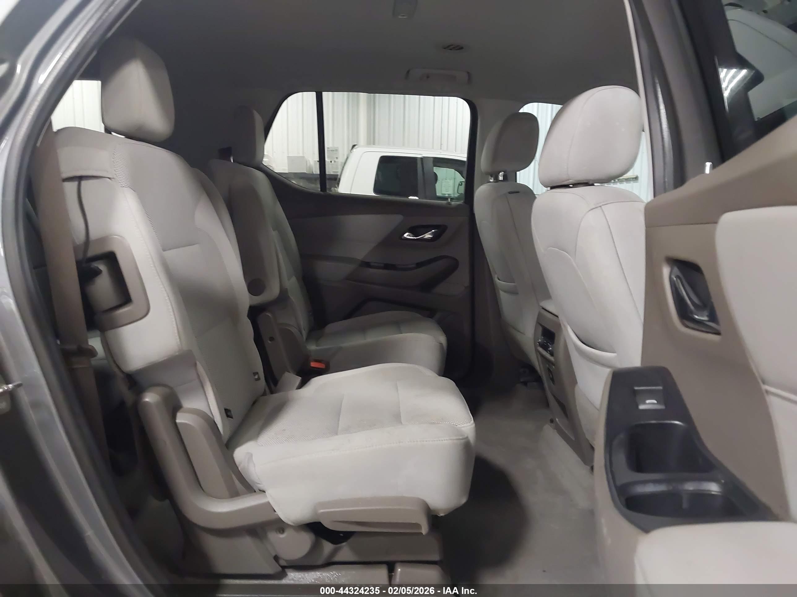CHEVROLET TRAVERSE image 8
