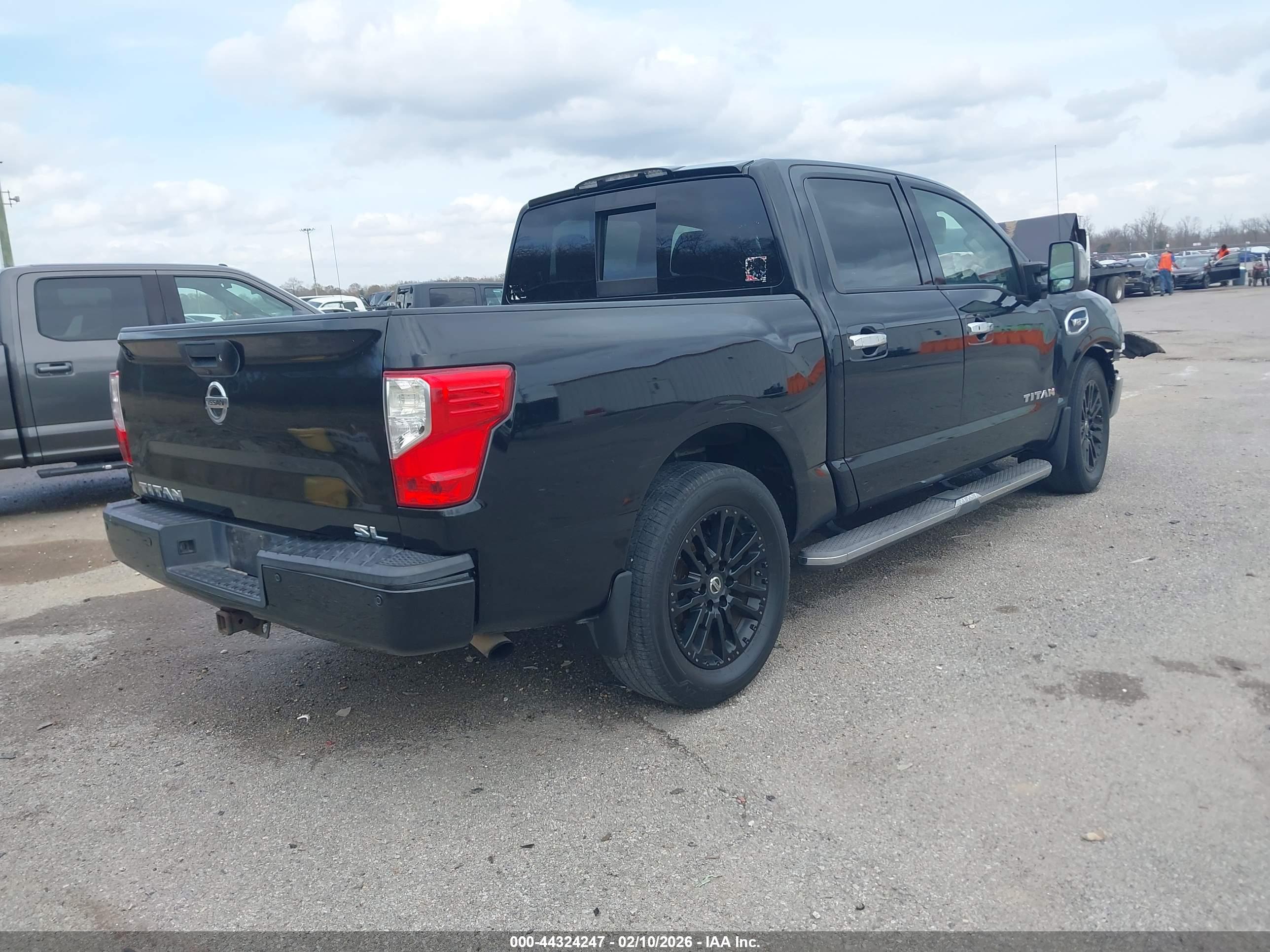 NISSAN TITAN image 4