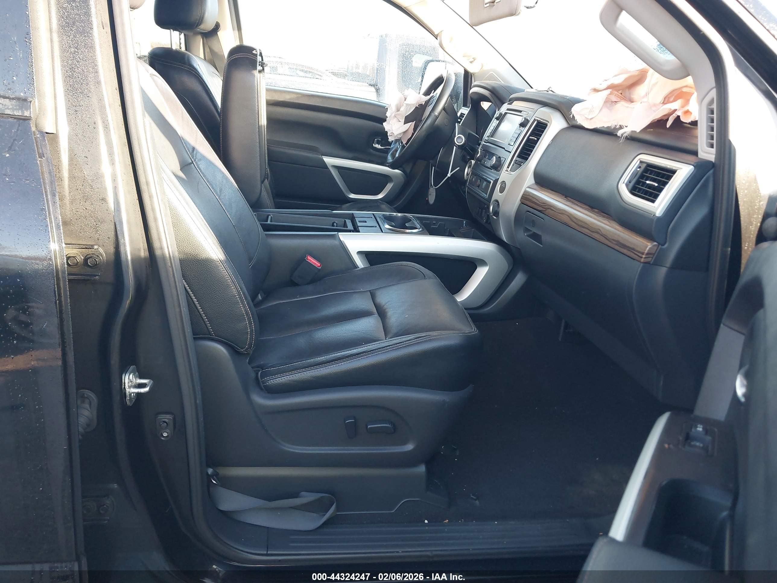 NISSAN TITAN image 5