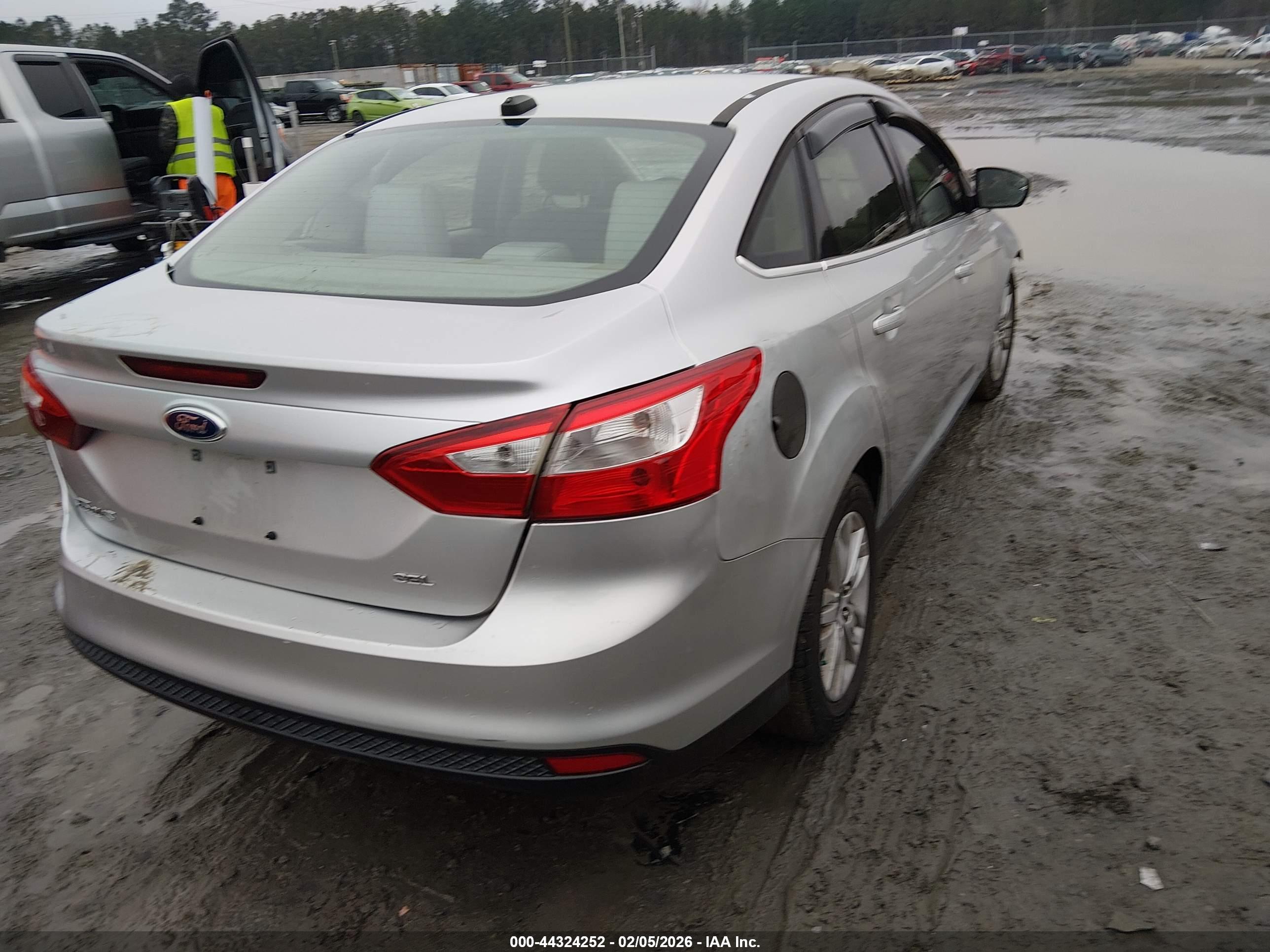 FORD FOCUS image 4