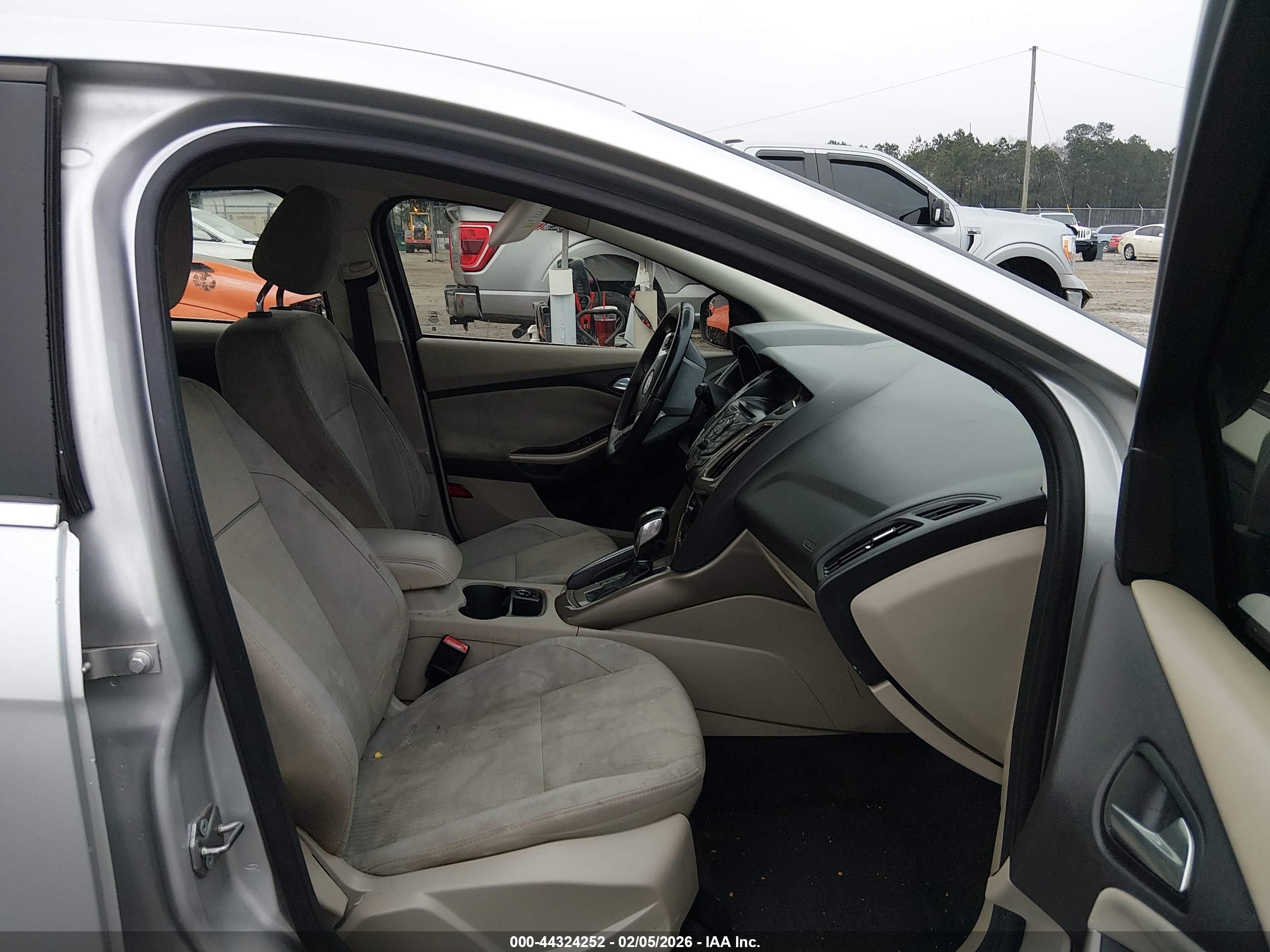 FORD FOCUS image 5