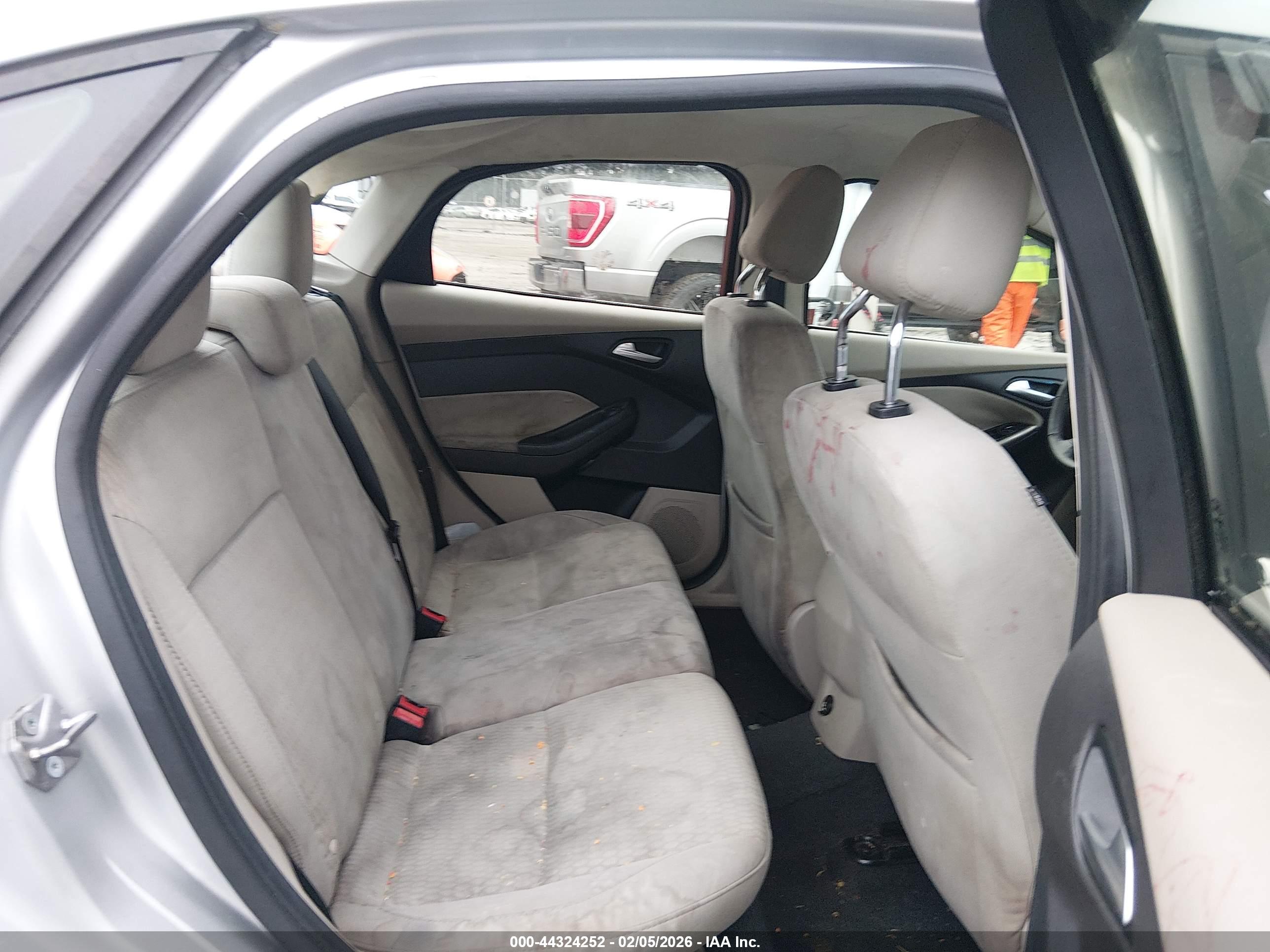 FORD FOCUS image 8
