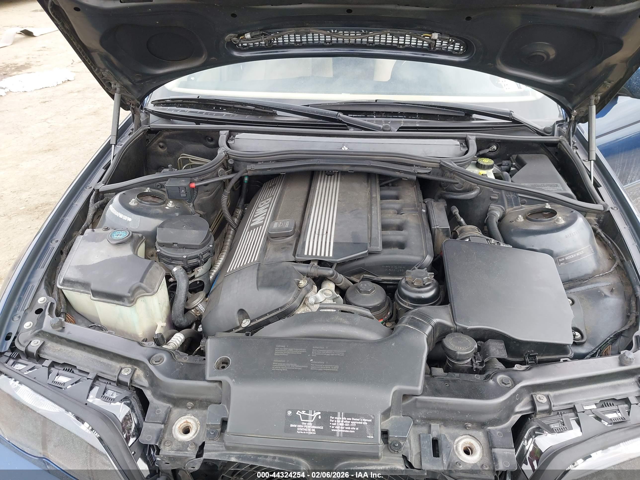 BMW 325XI image 10