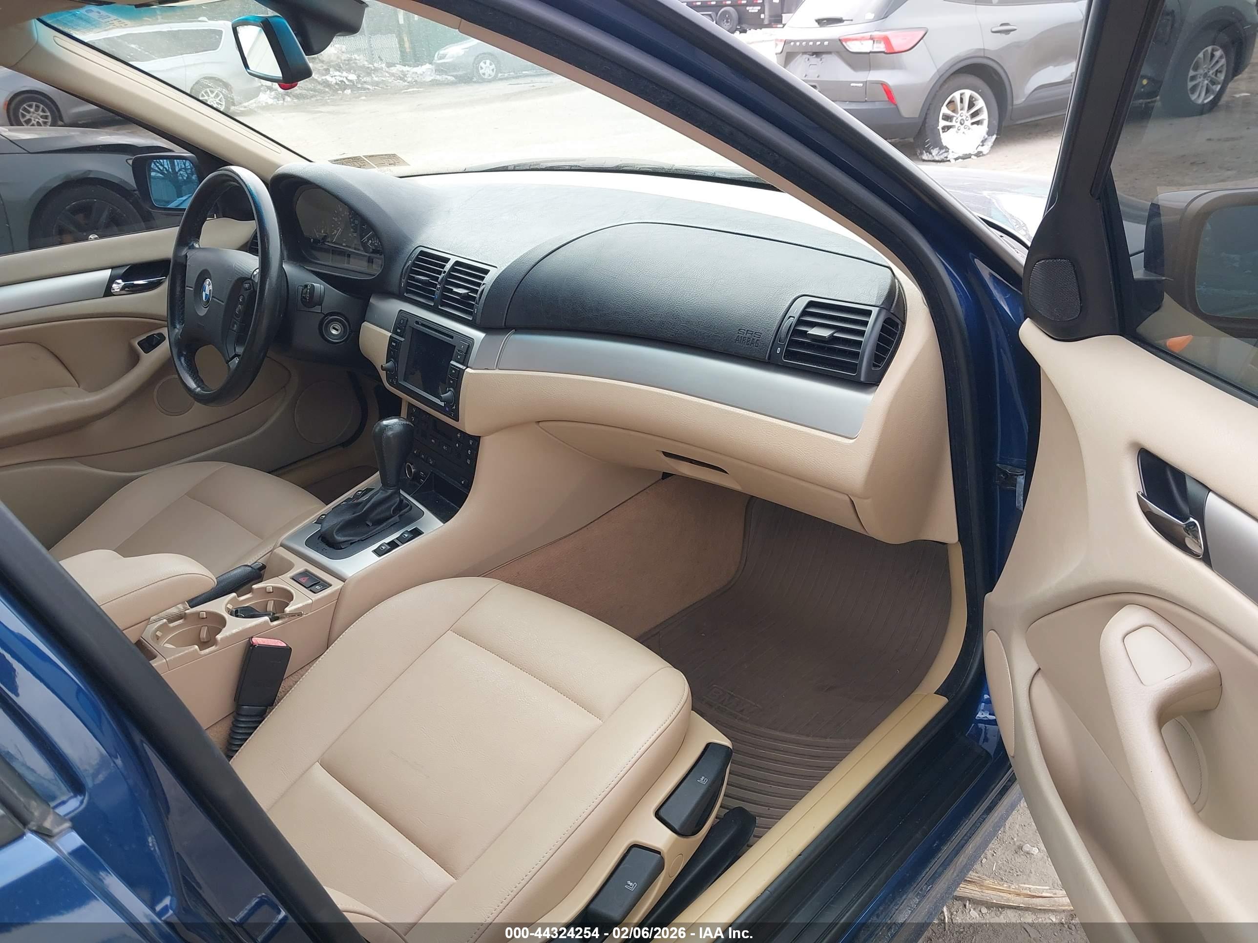 BMW 325XI image 5