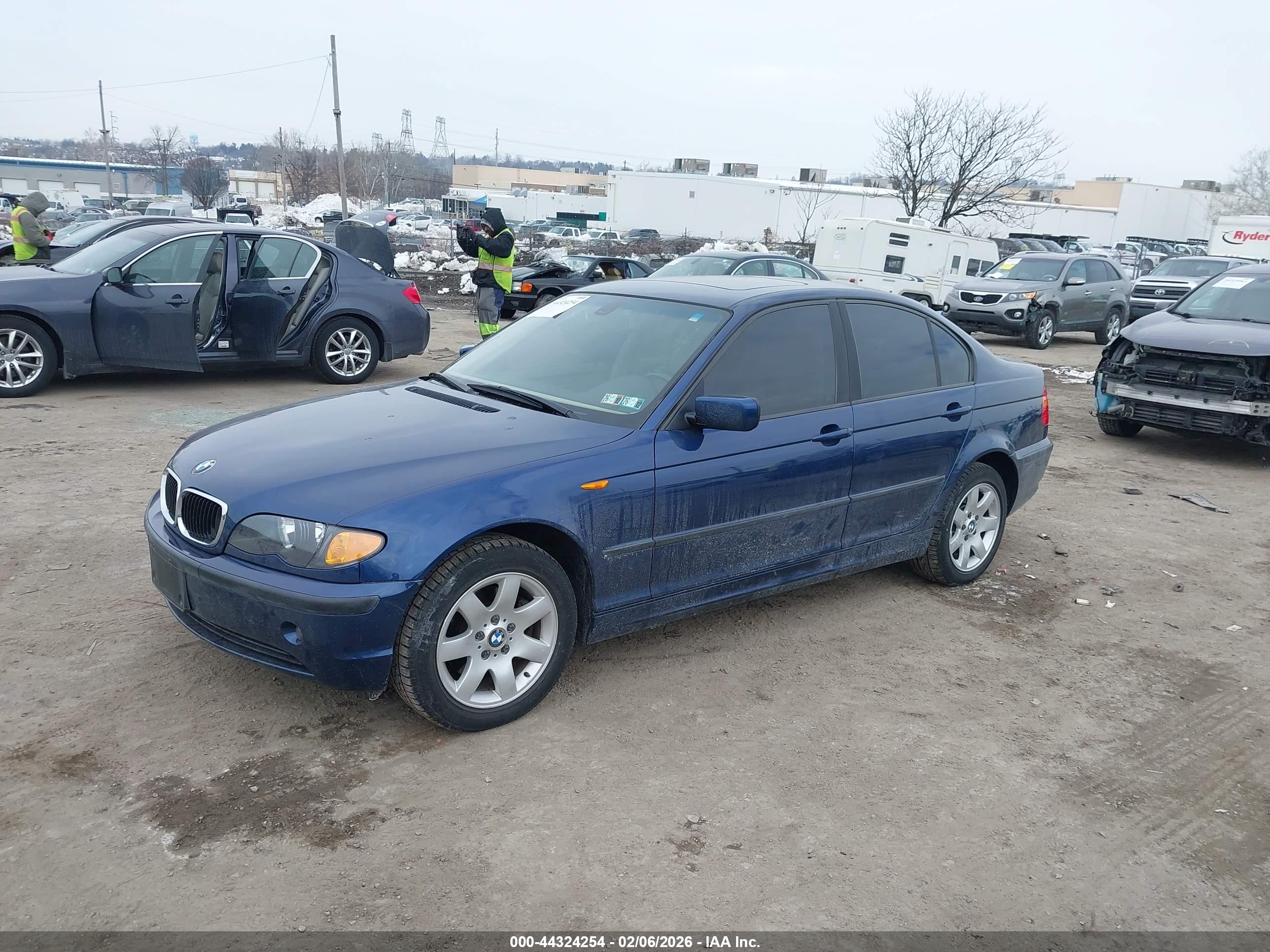 BMW 325XI image 6