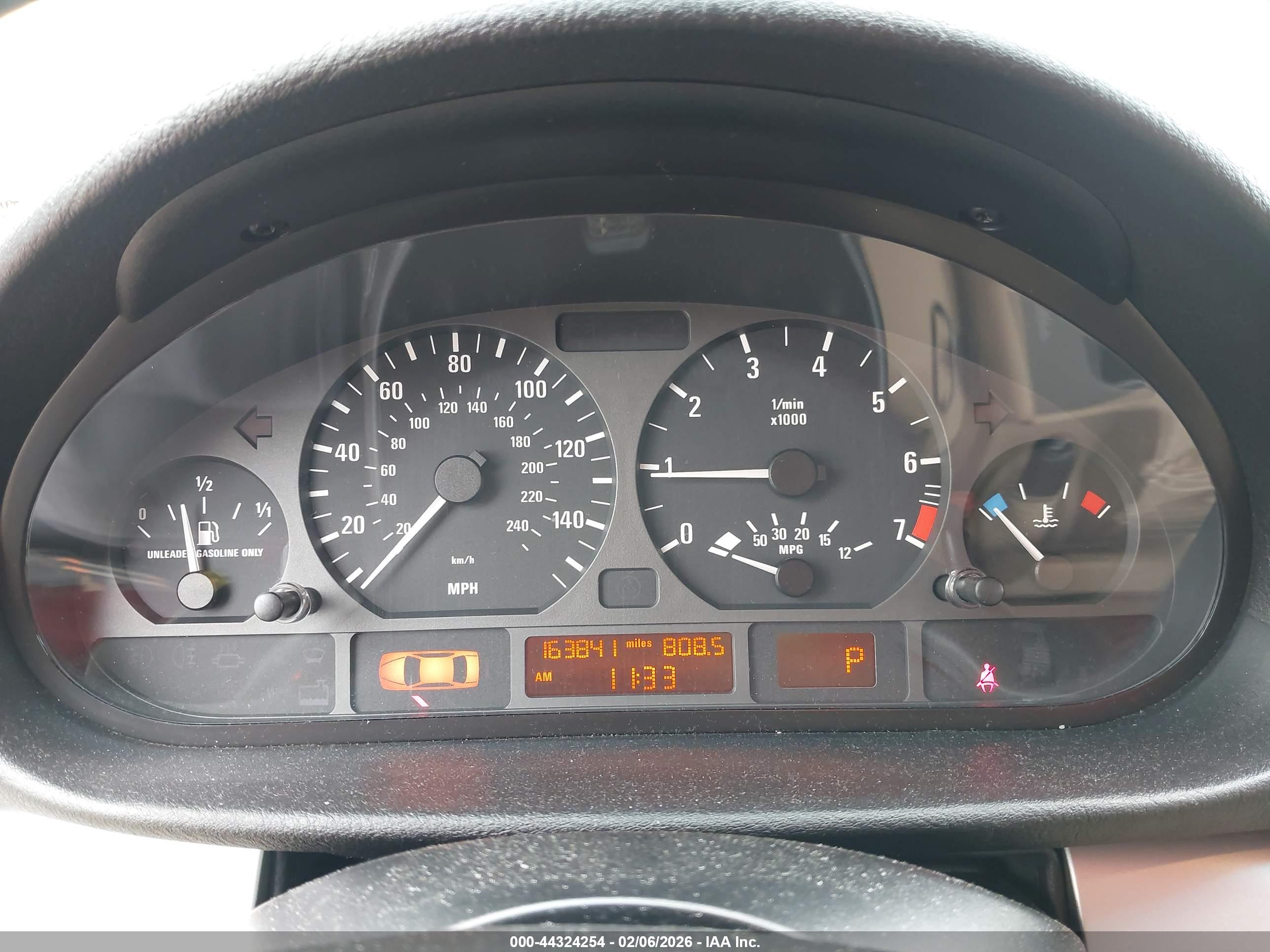 BMW 325XI image 7