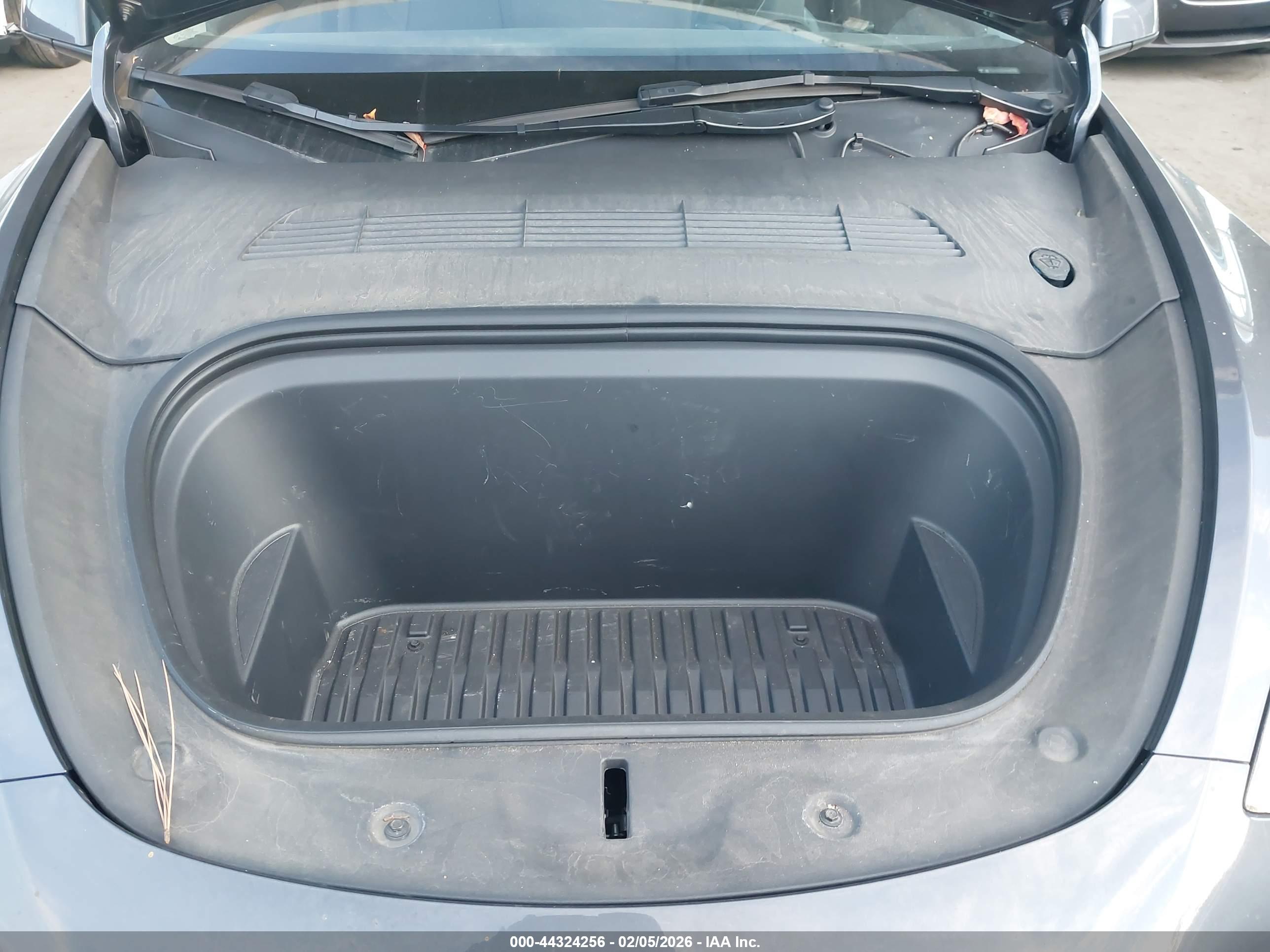 TESLA MODEL image 10