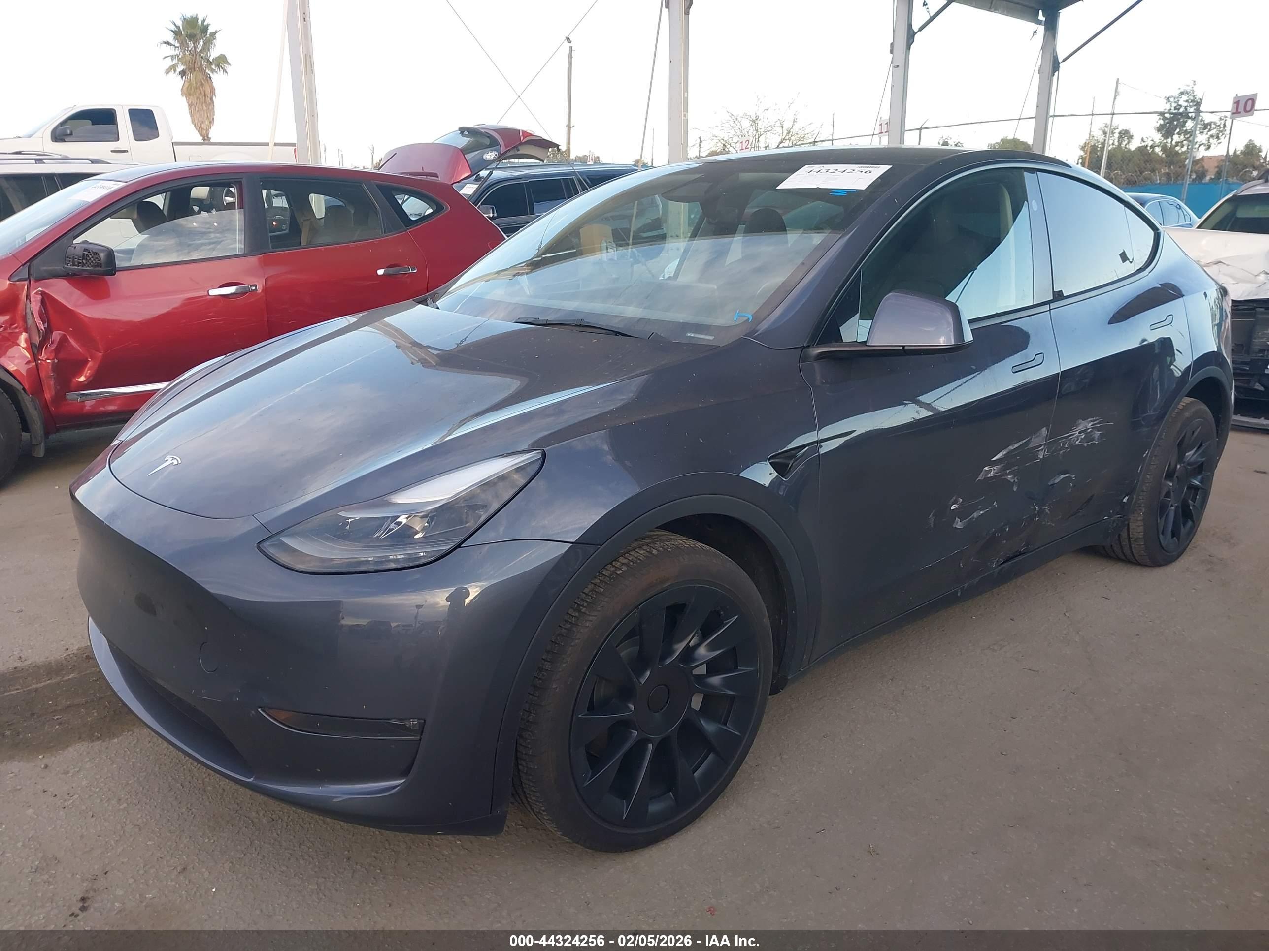 TESLA MODEL image 2