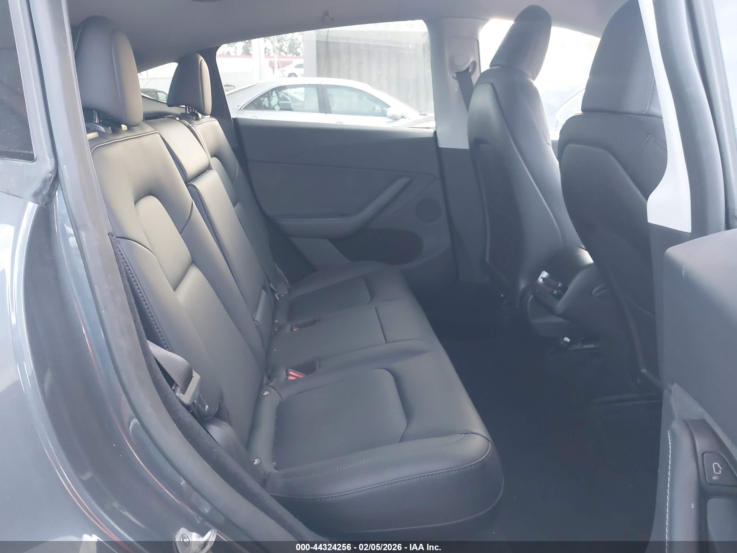 TESLA MODEL image 8