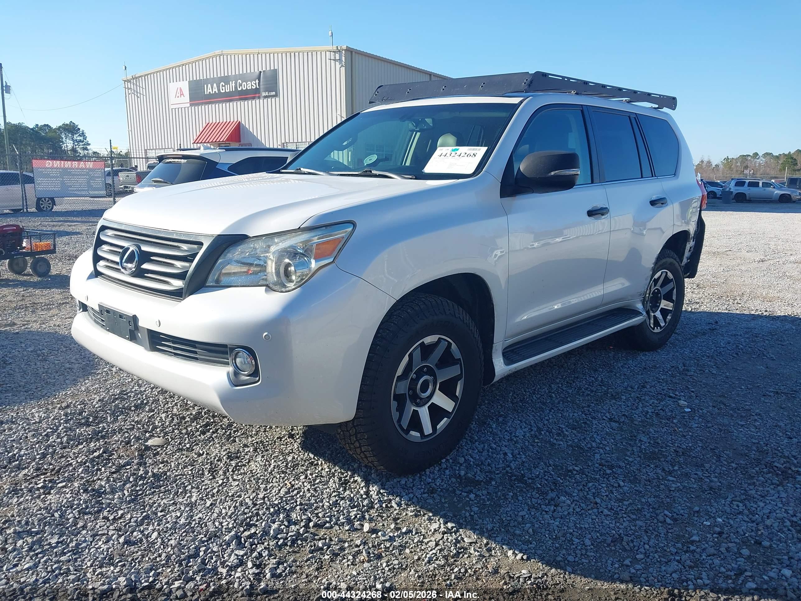 LEXUS GX image 2