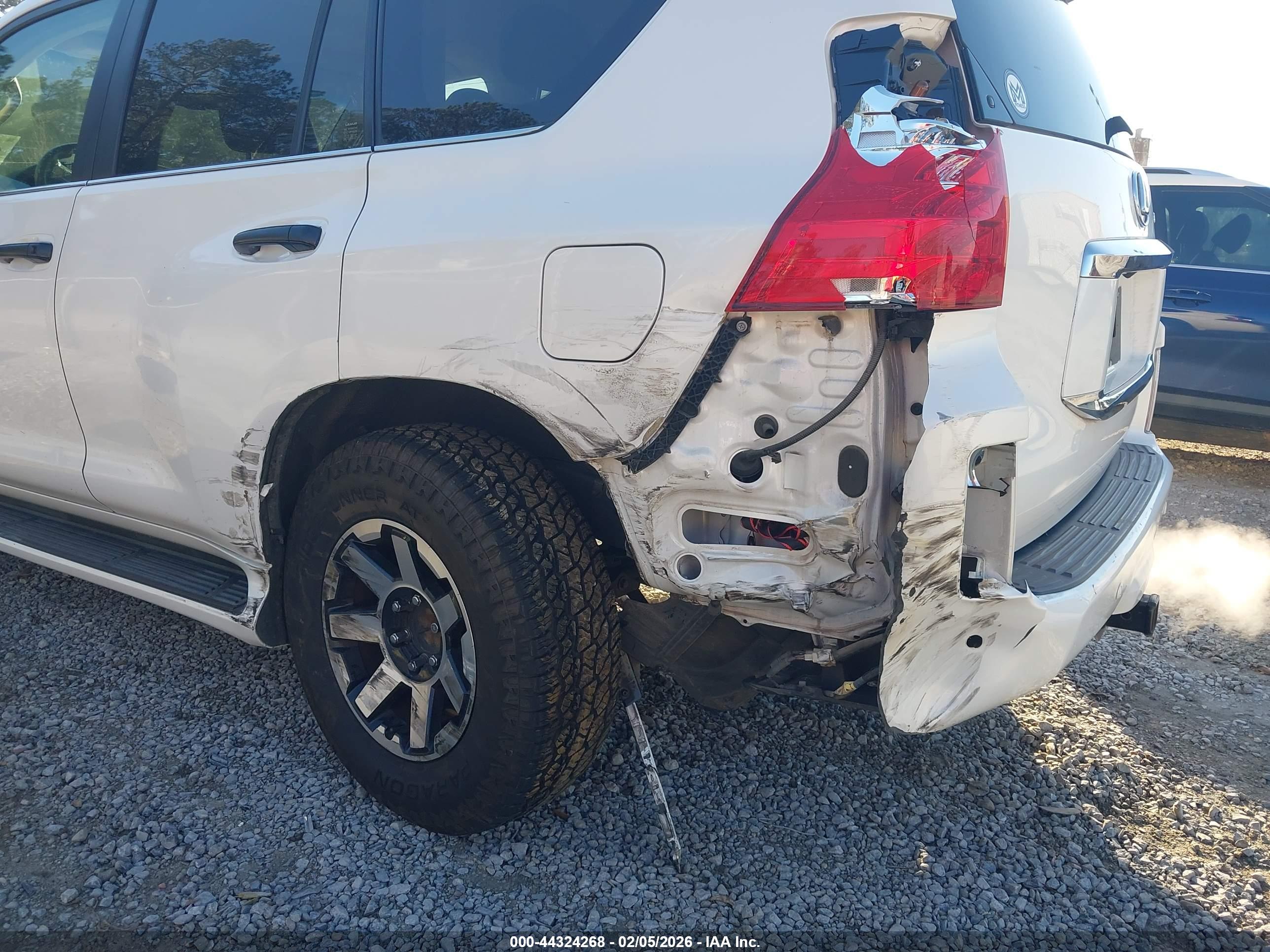 LEXUS GX image 6