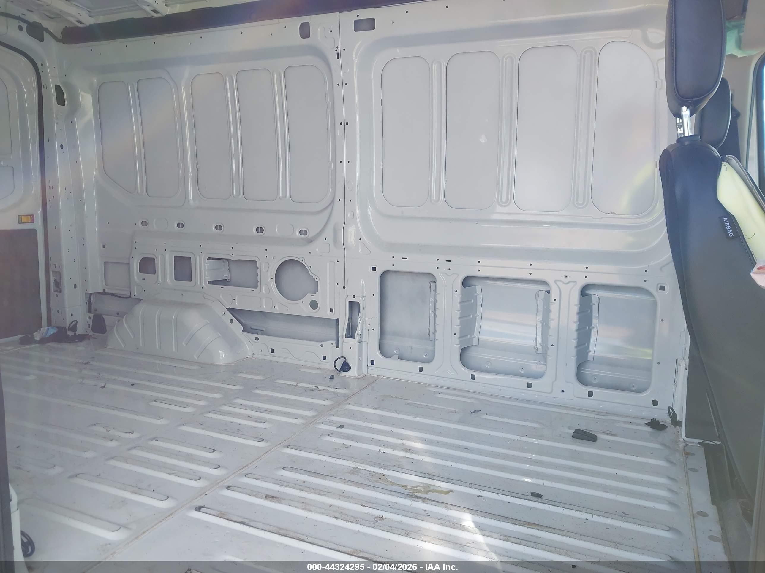 FORD TRANSIT-250 image 8