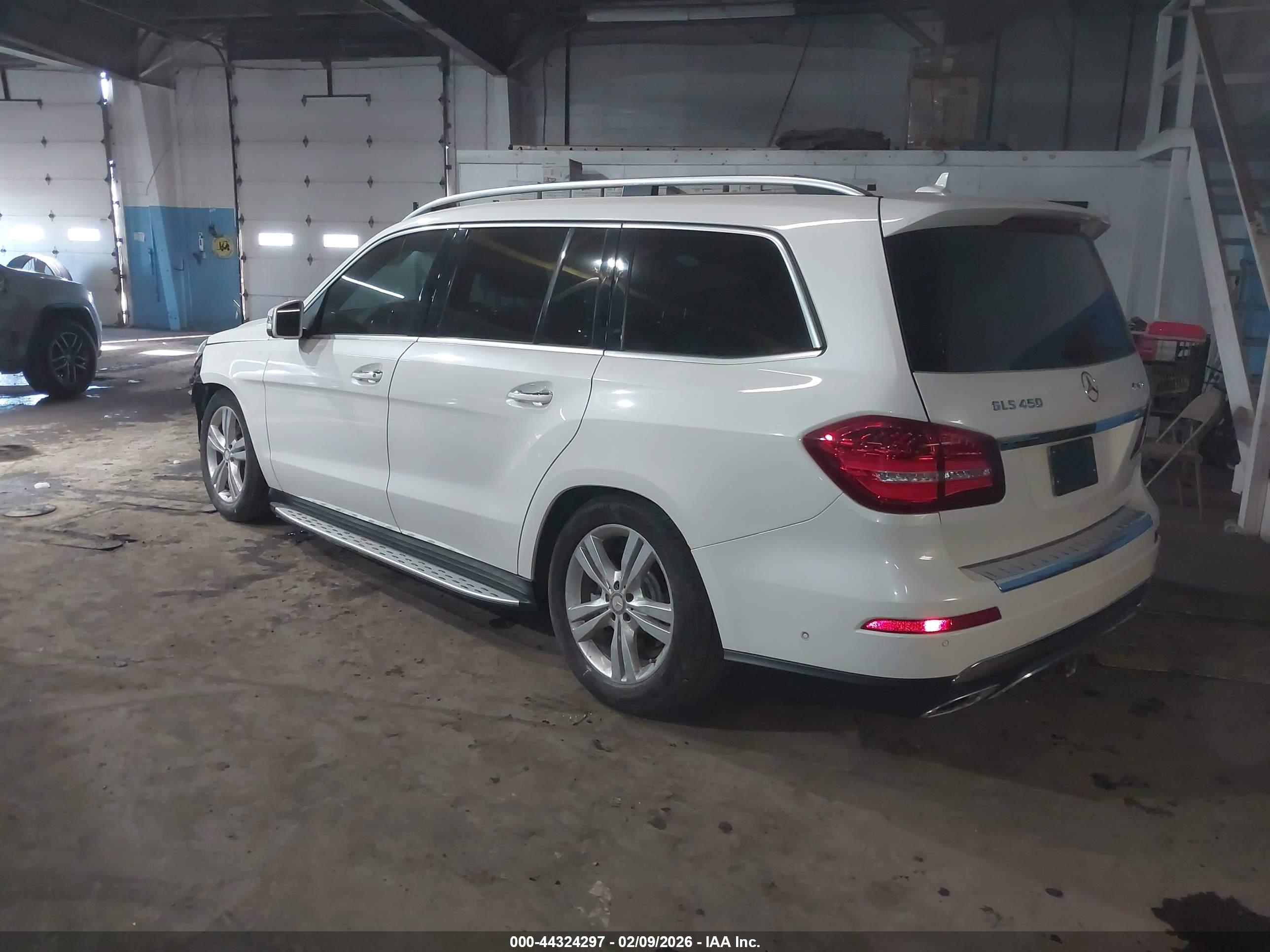 MERCEDES-BENZ GLS image 3
