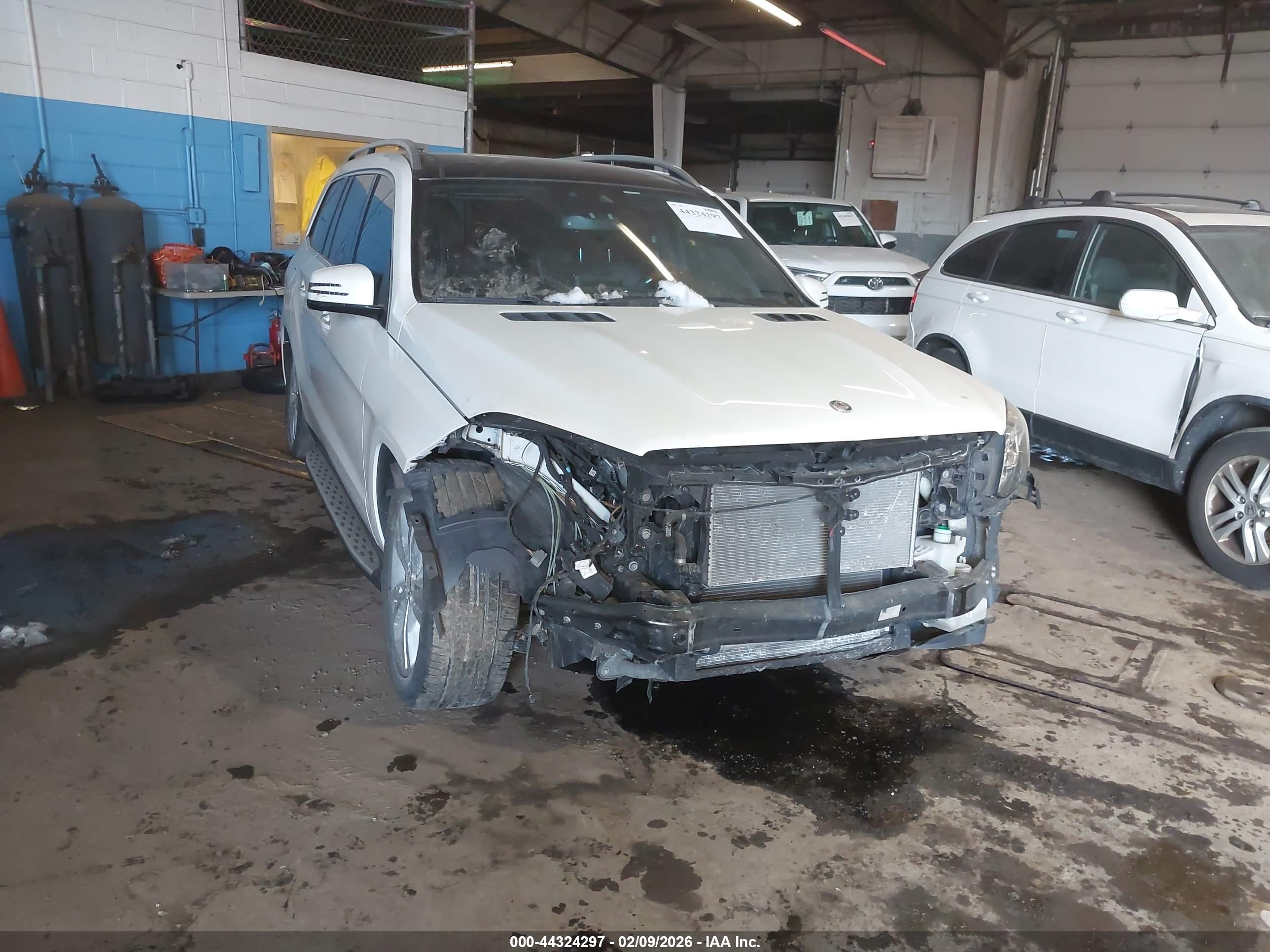 MERCEDES-BENZ GLS image 6