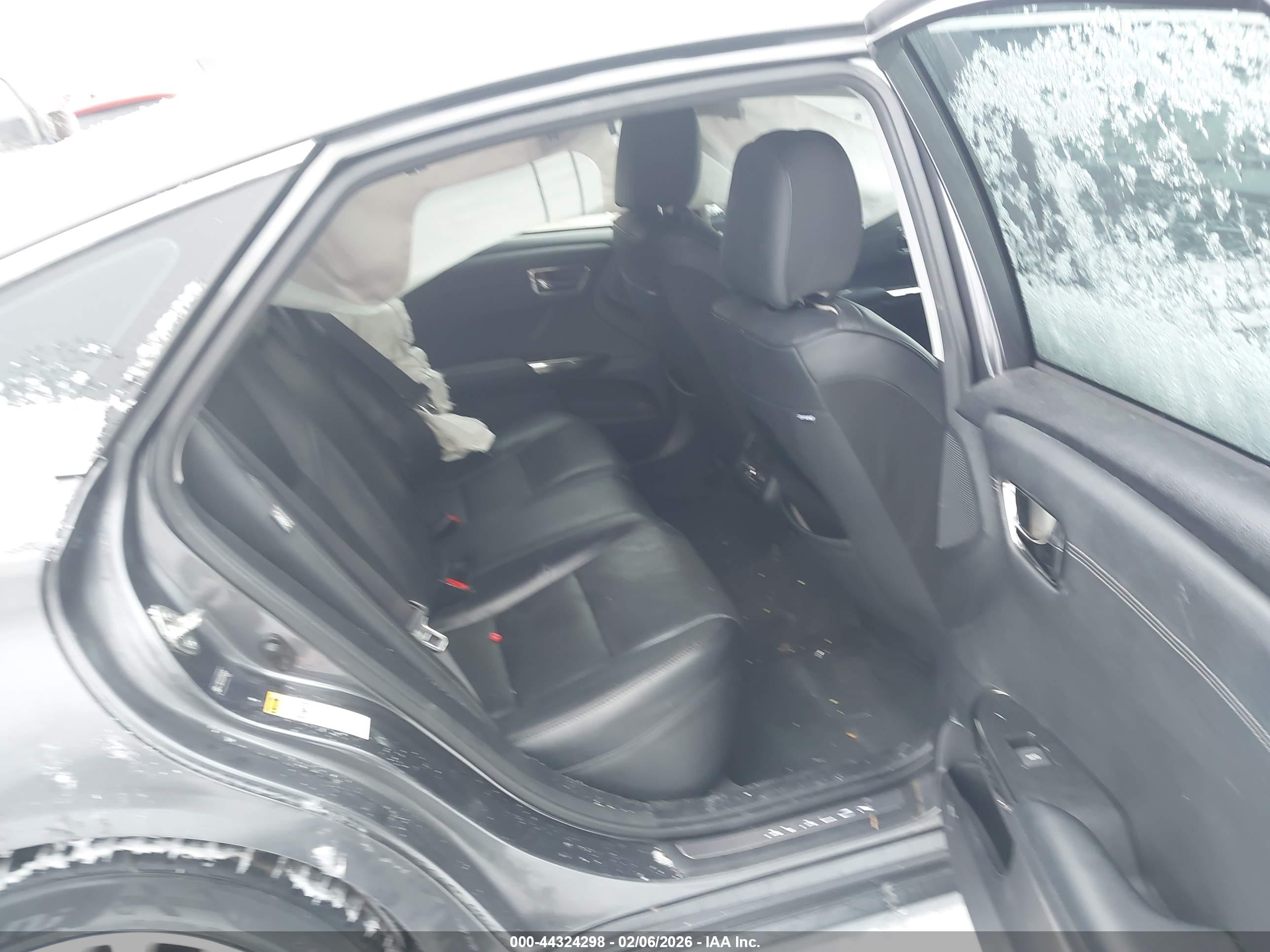 TOYOTA AVALON image 8