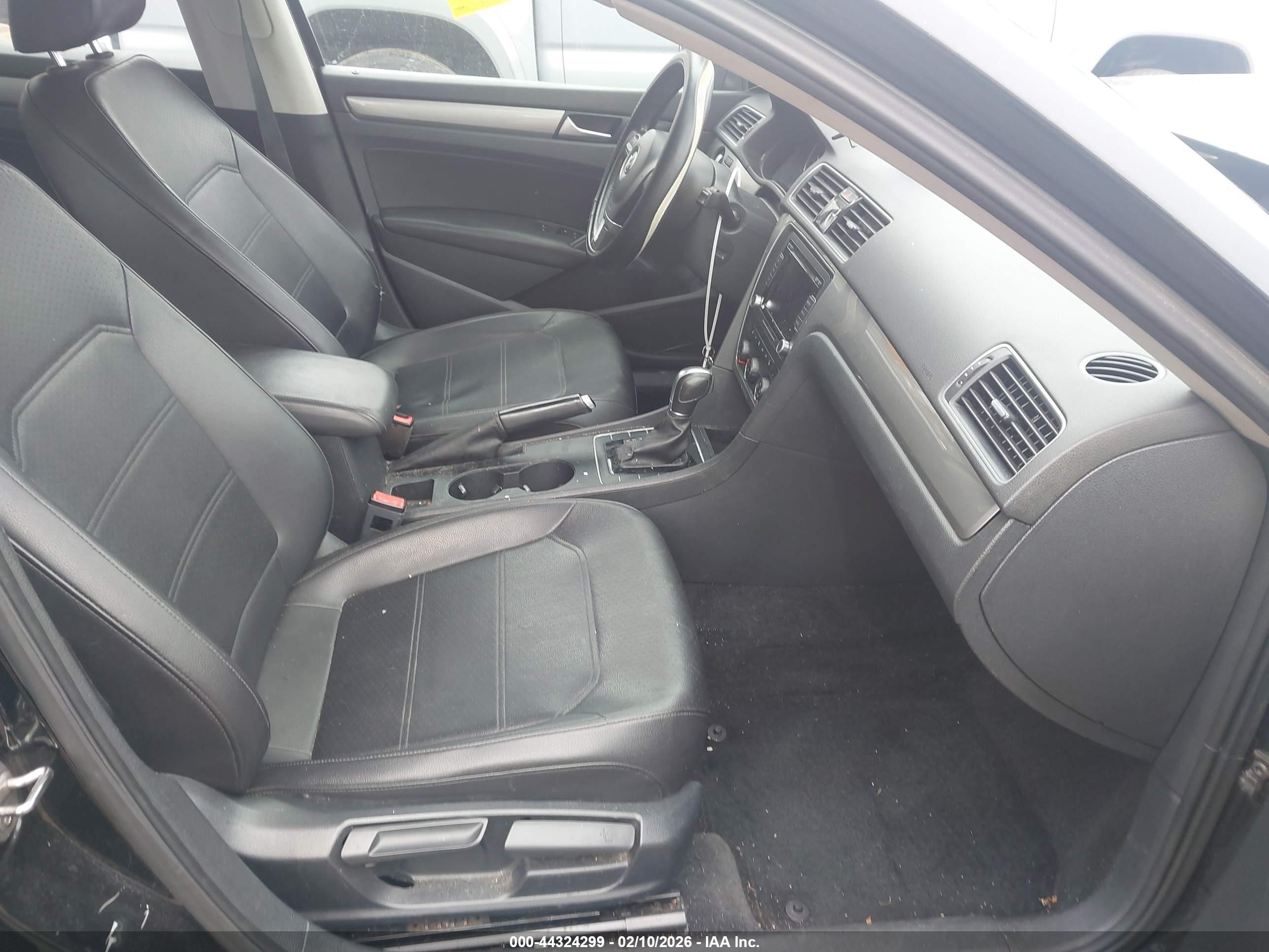 VOLKSWAGEN PASSAT image 5