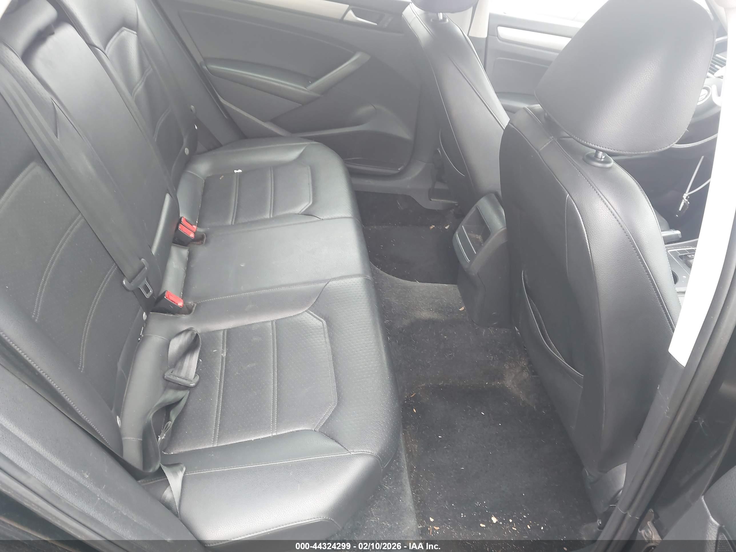 VOLKSWAGEN PASSAT image 8