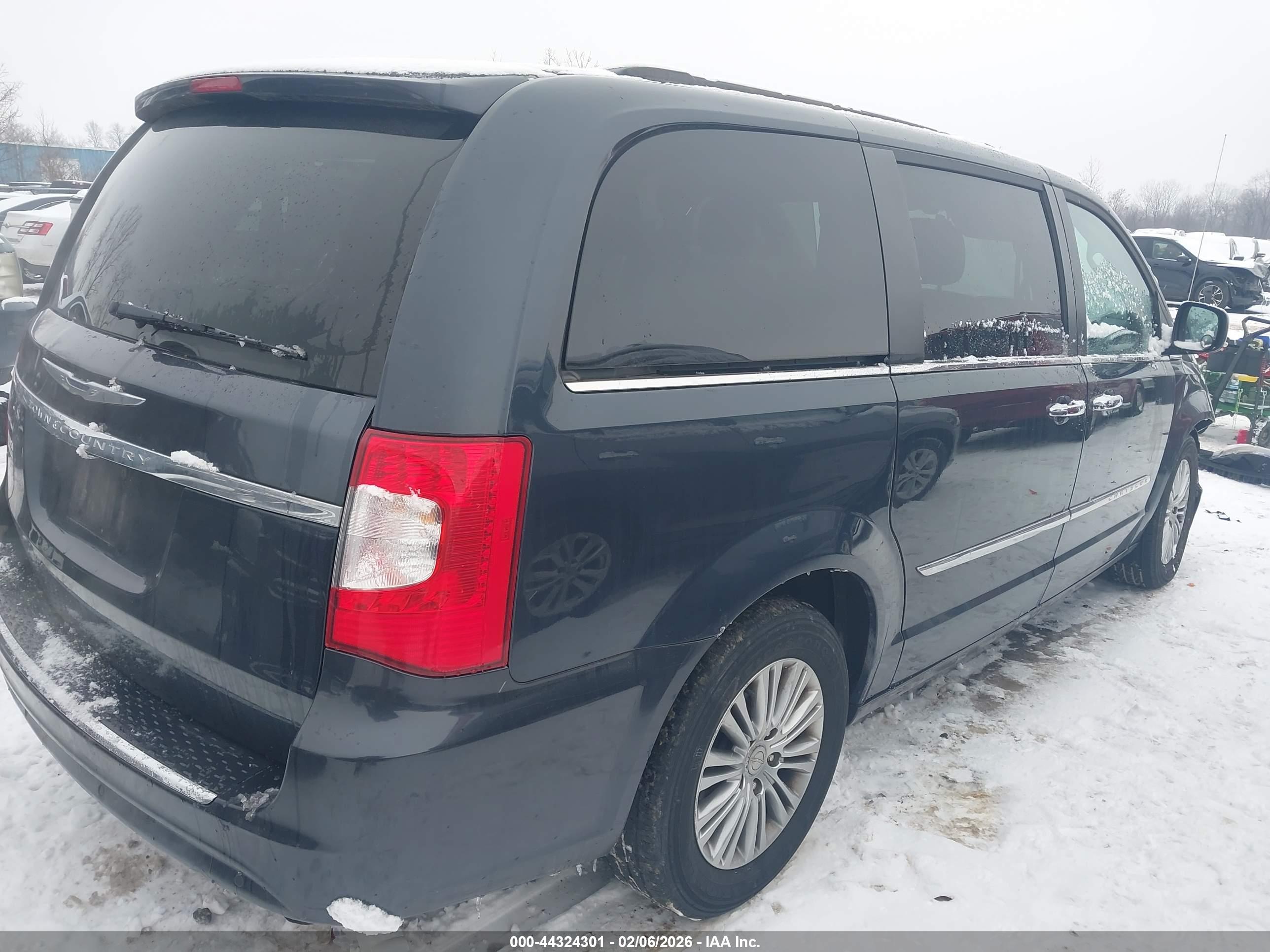 CHRYSLER TOWN image 4