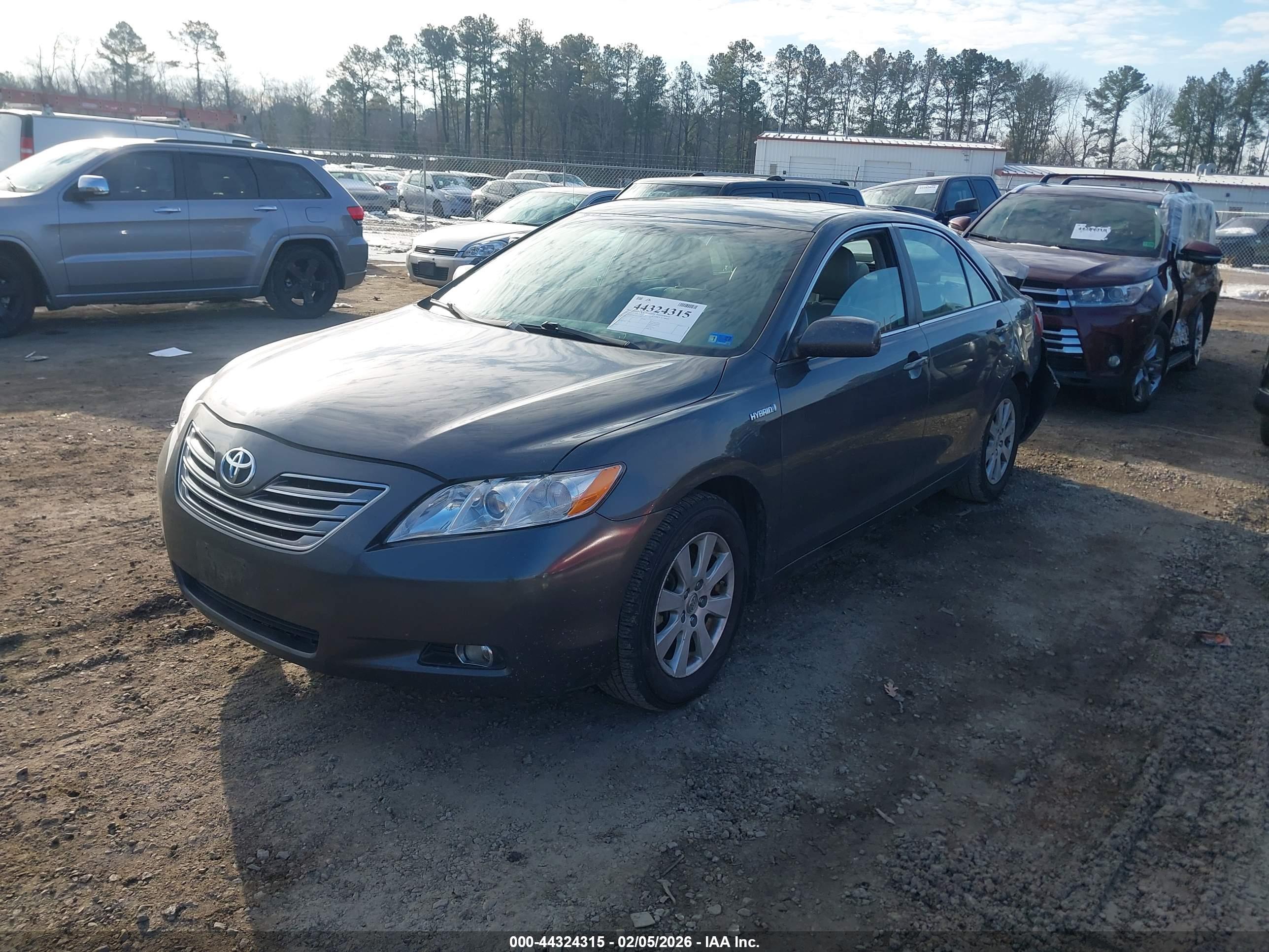 TOYOTA CAMRY image 2