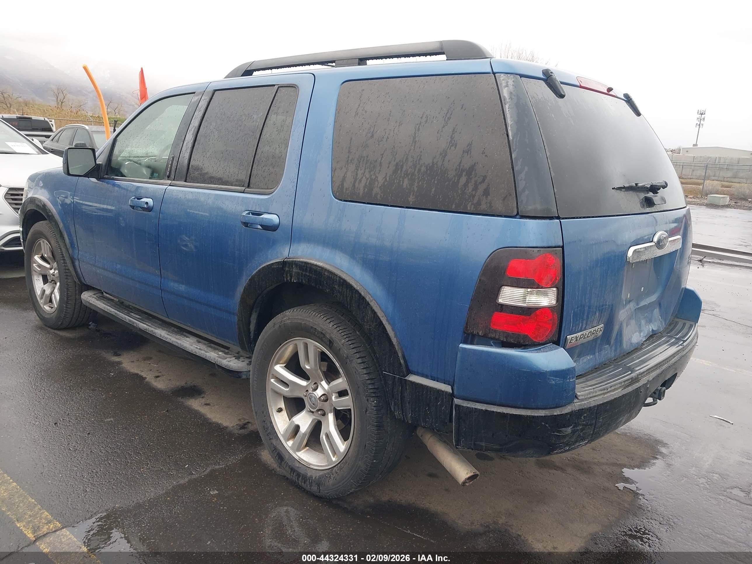 FORD EXPLORER image 3