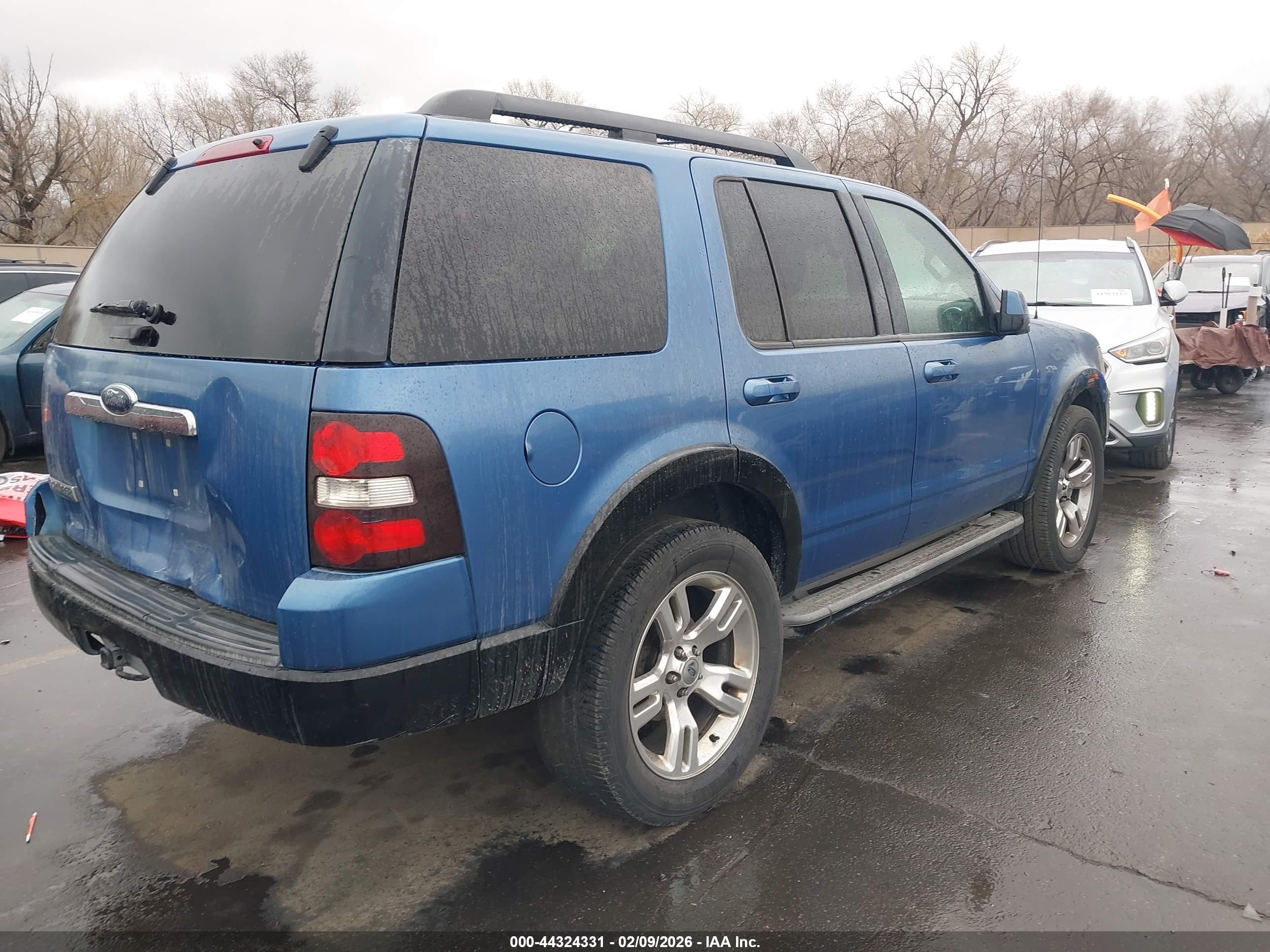 FORD EXPLORER image 4