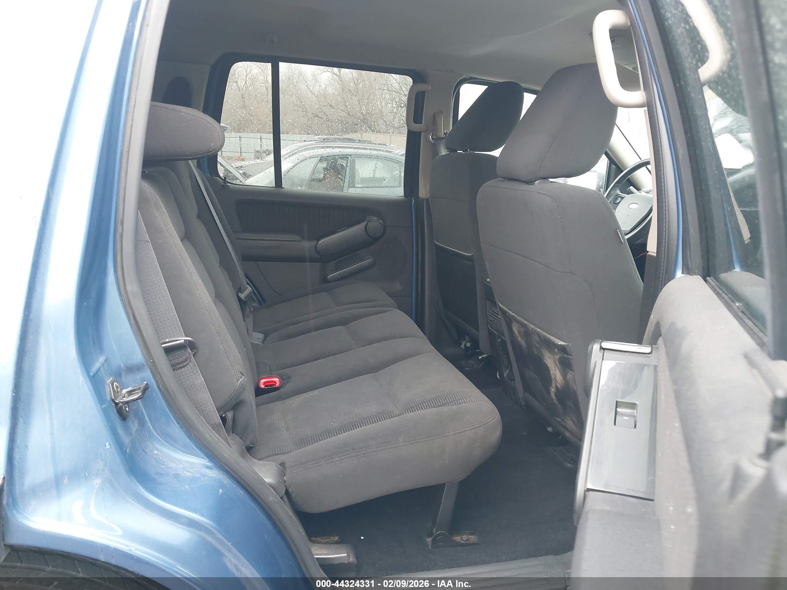 FORD EXPLORER image 8