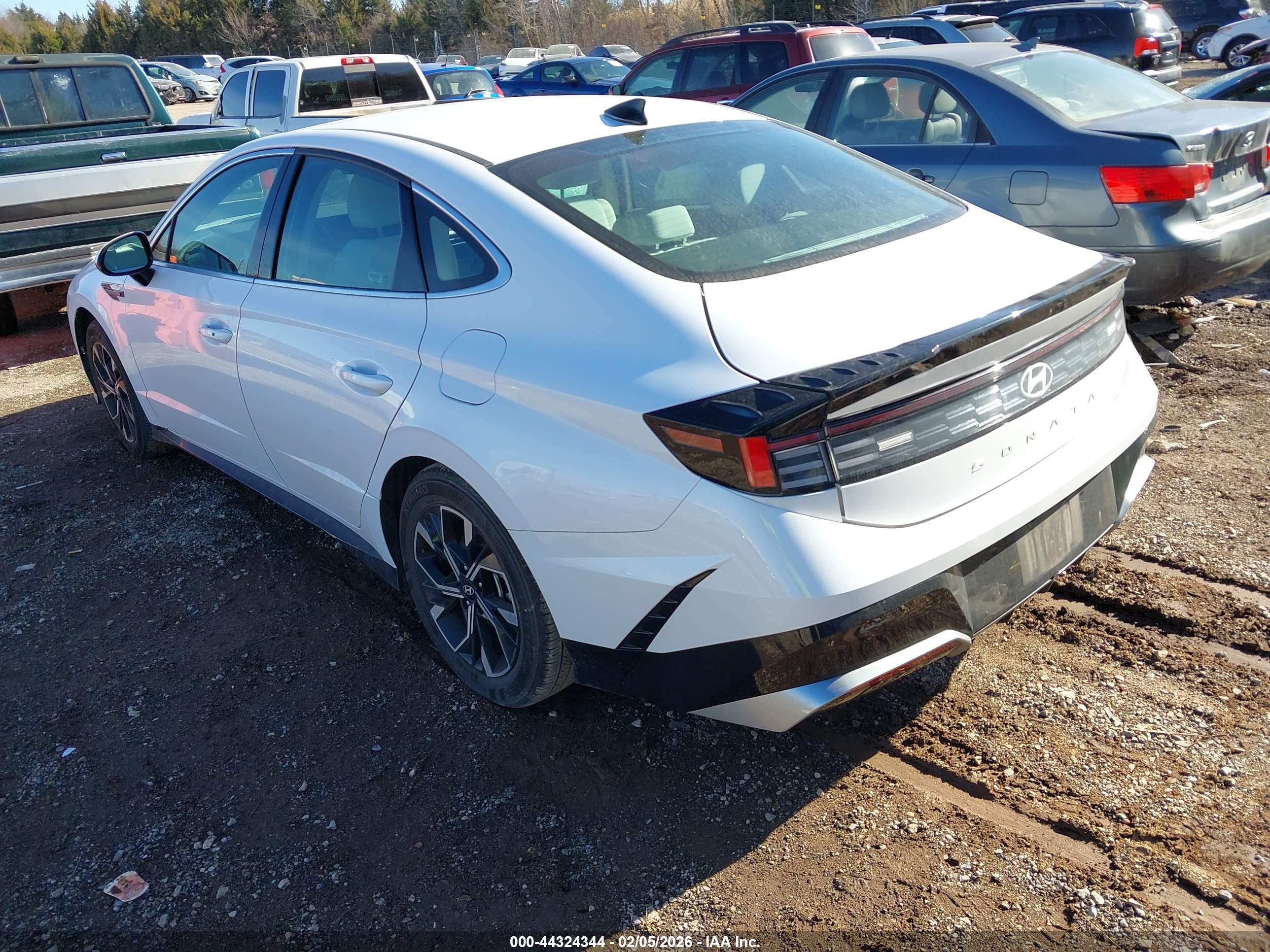 HYUNDAI SONATA image 3