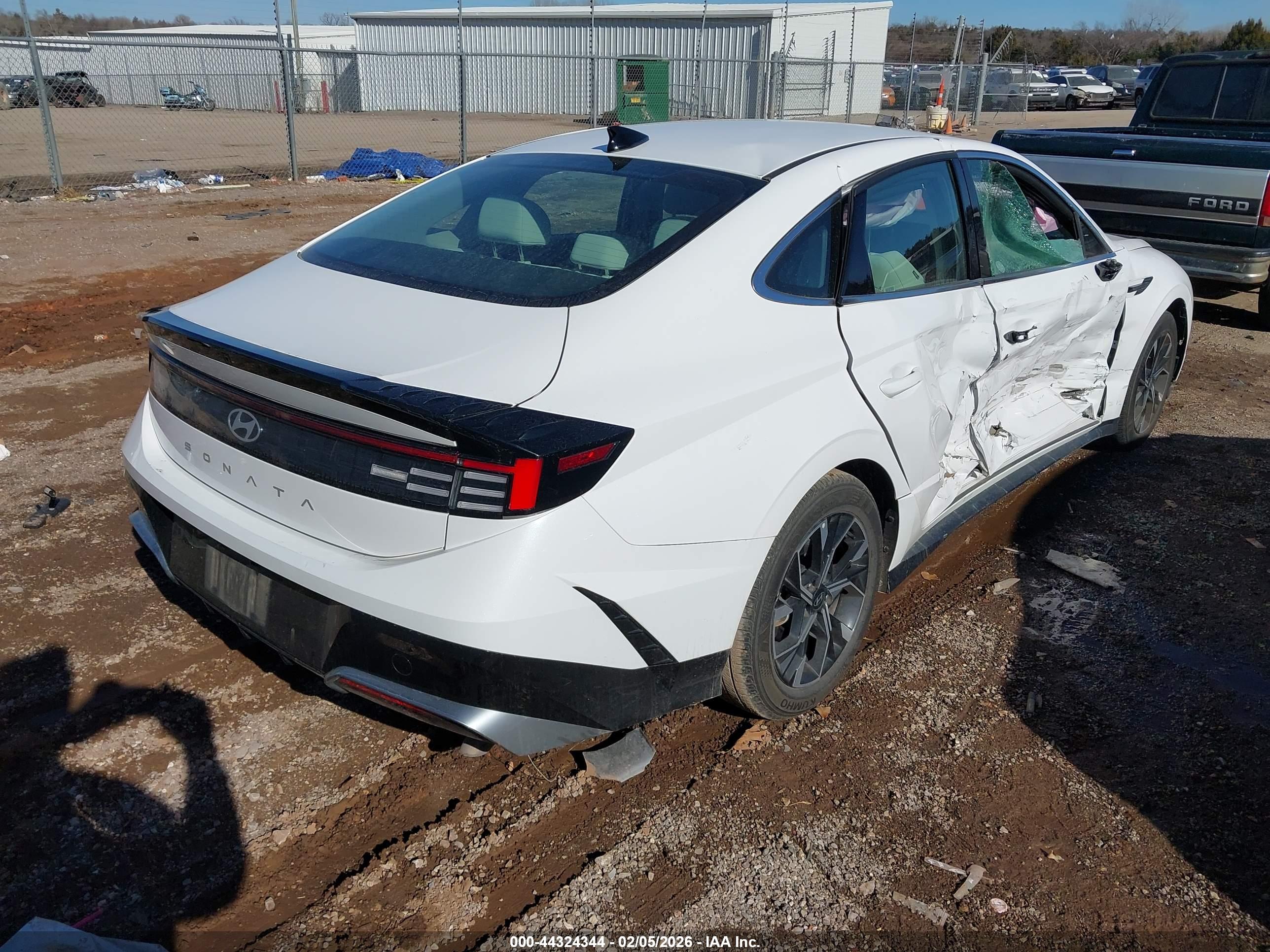 HYUNDAI SONATA image 4