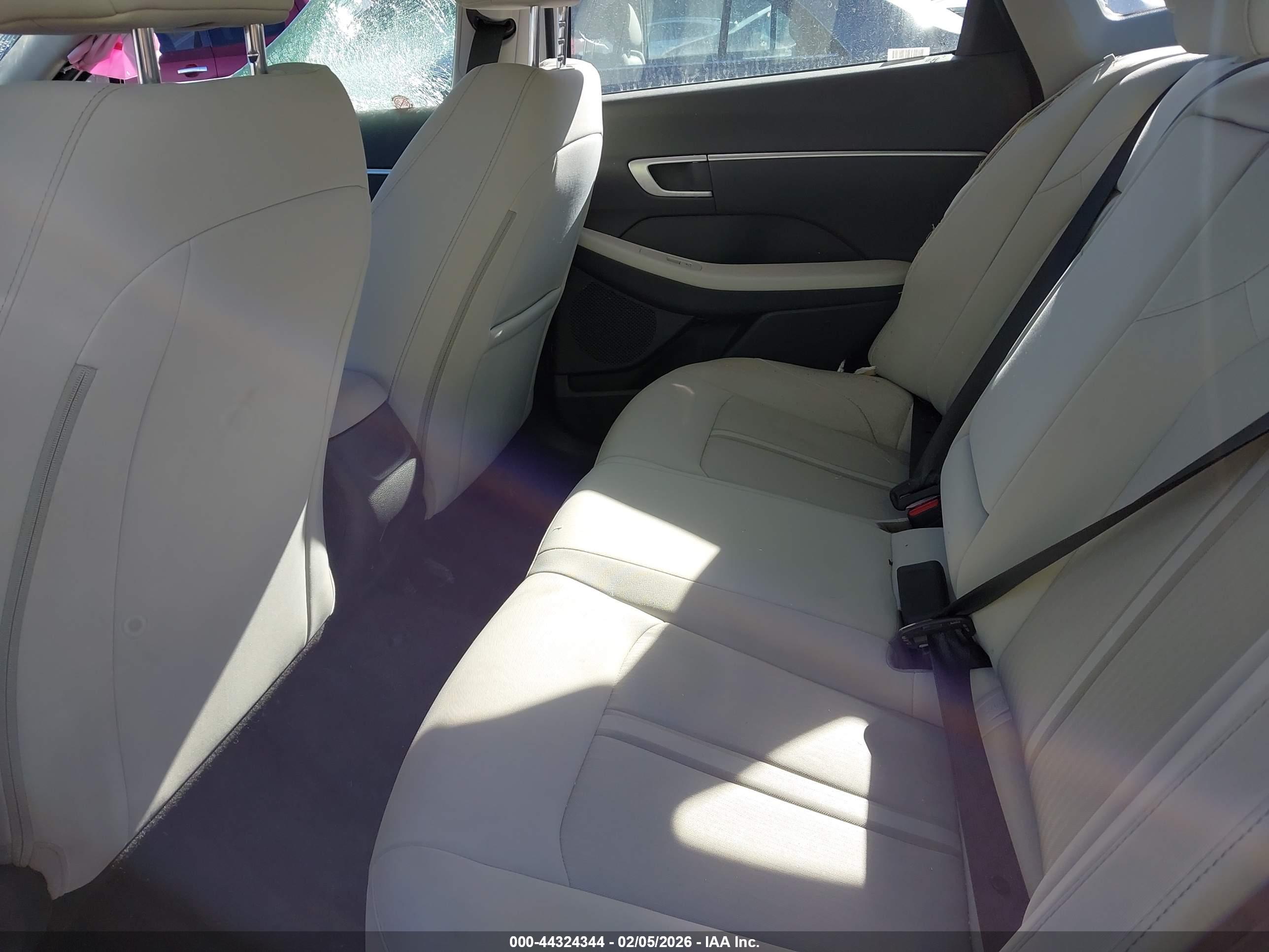 HYUNDAI SONATA image 8