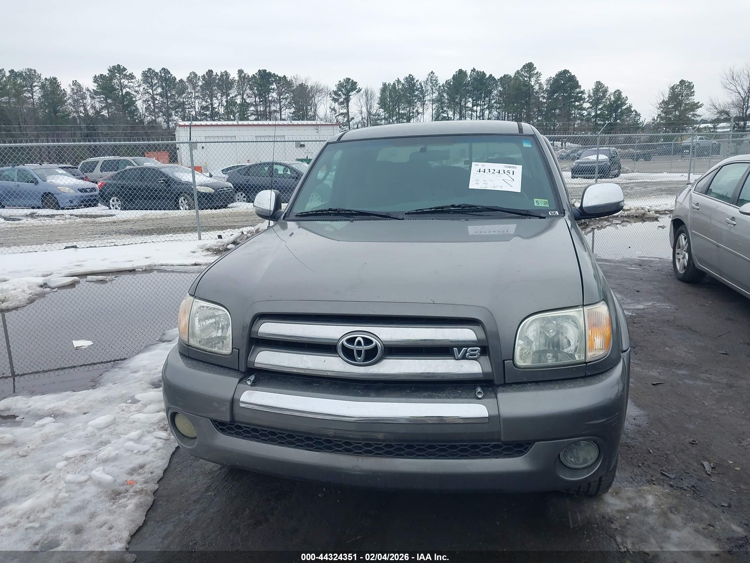 TOYOTA TUNDRA image 6