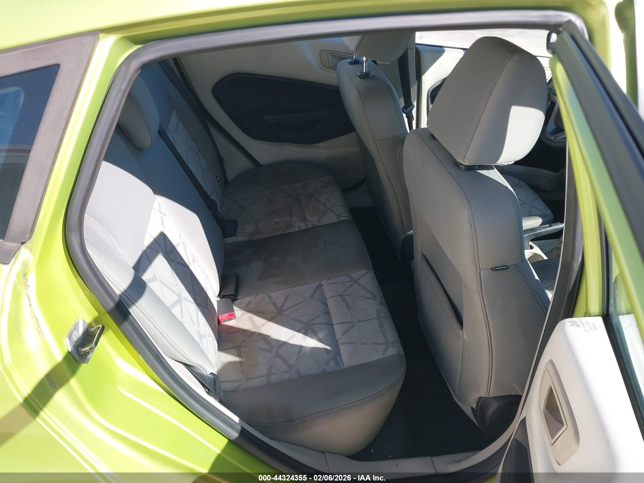 FORD FIESTA image 8