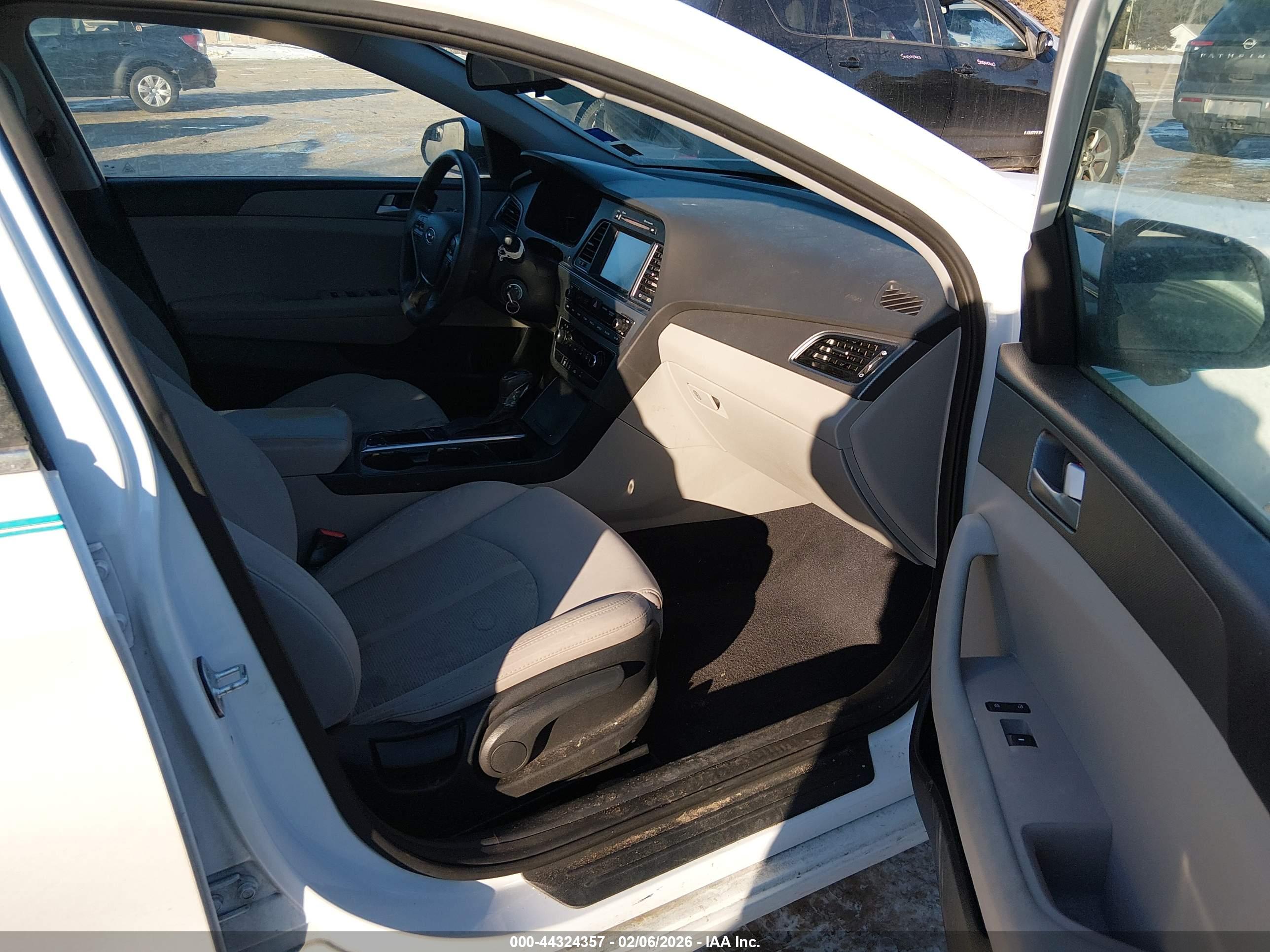 HYUNDAI SONATA image 5