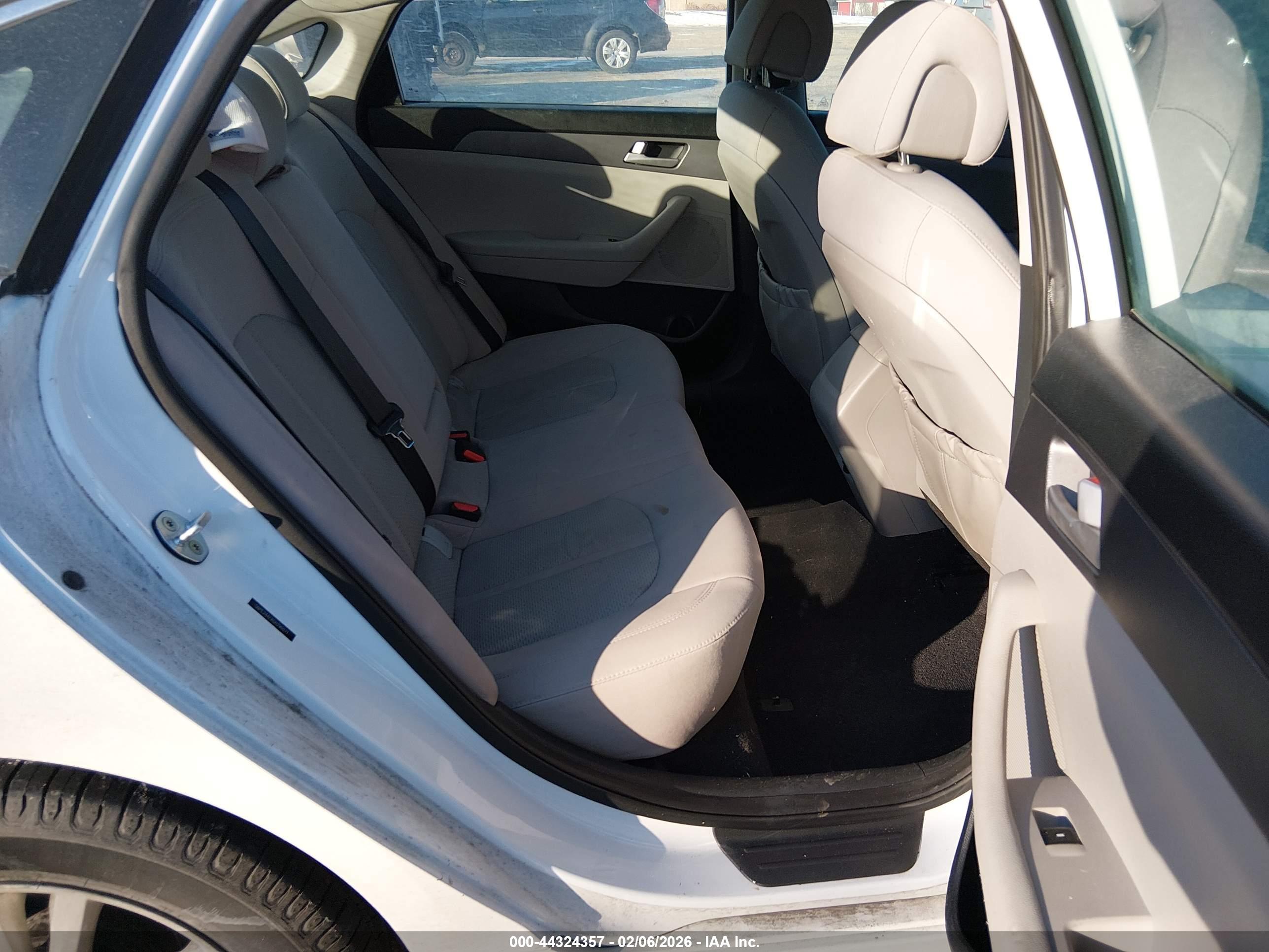 HYUNDAI SONATA image 8