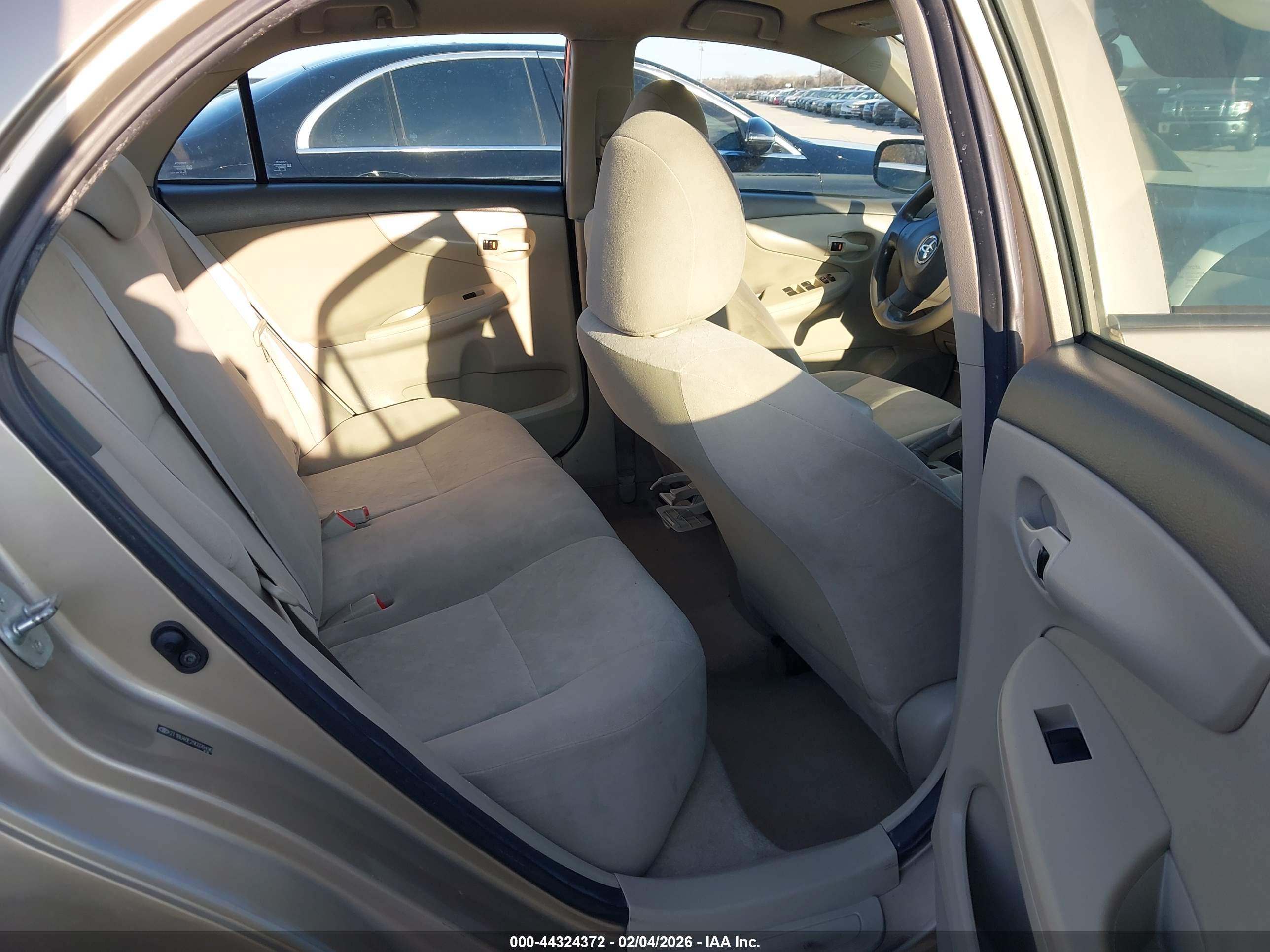 TOYOTA COROLLA image 8